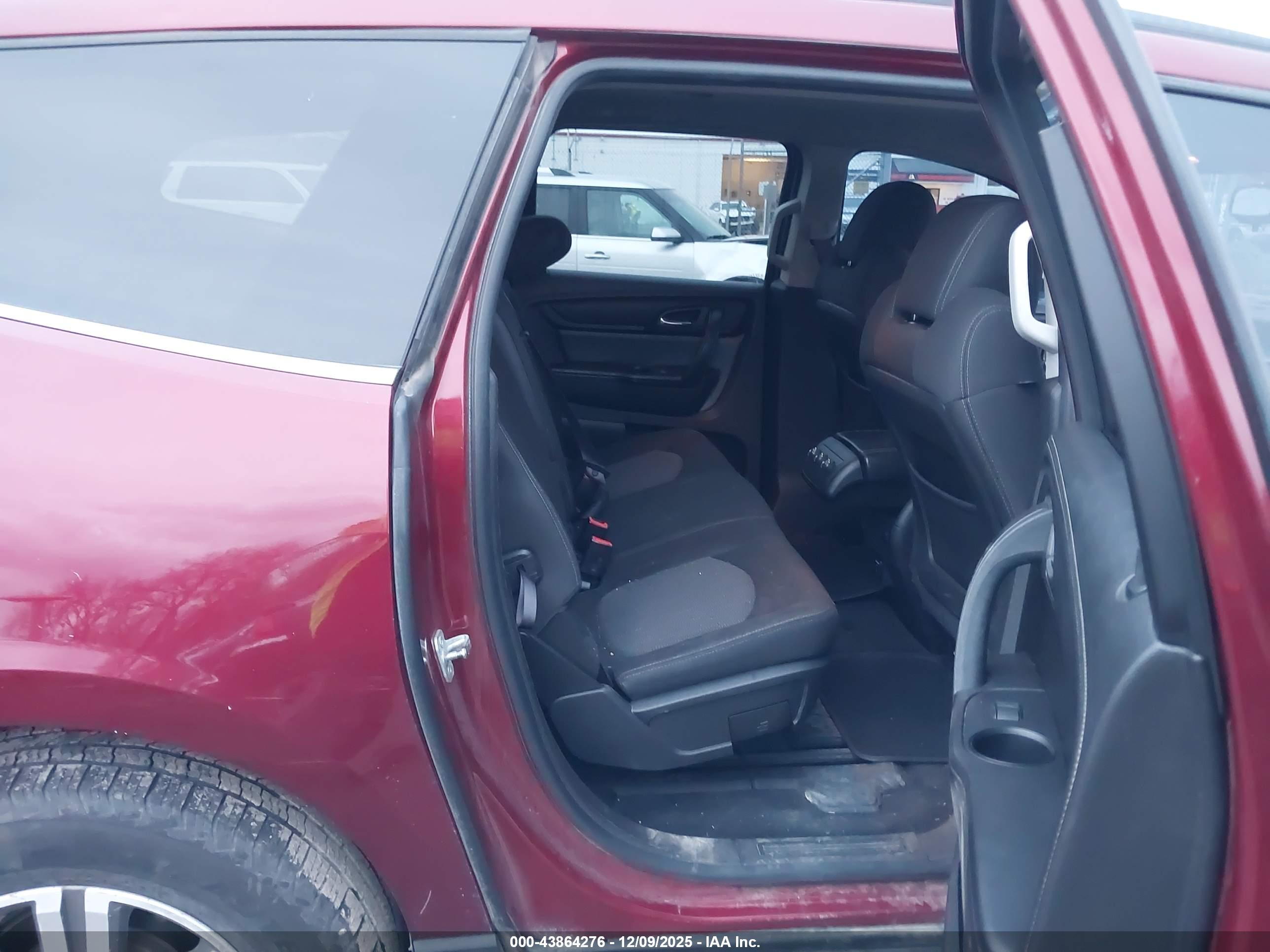 CHEVROLET TRAVERSE image 8