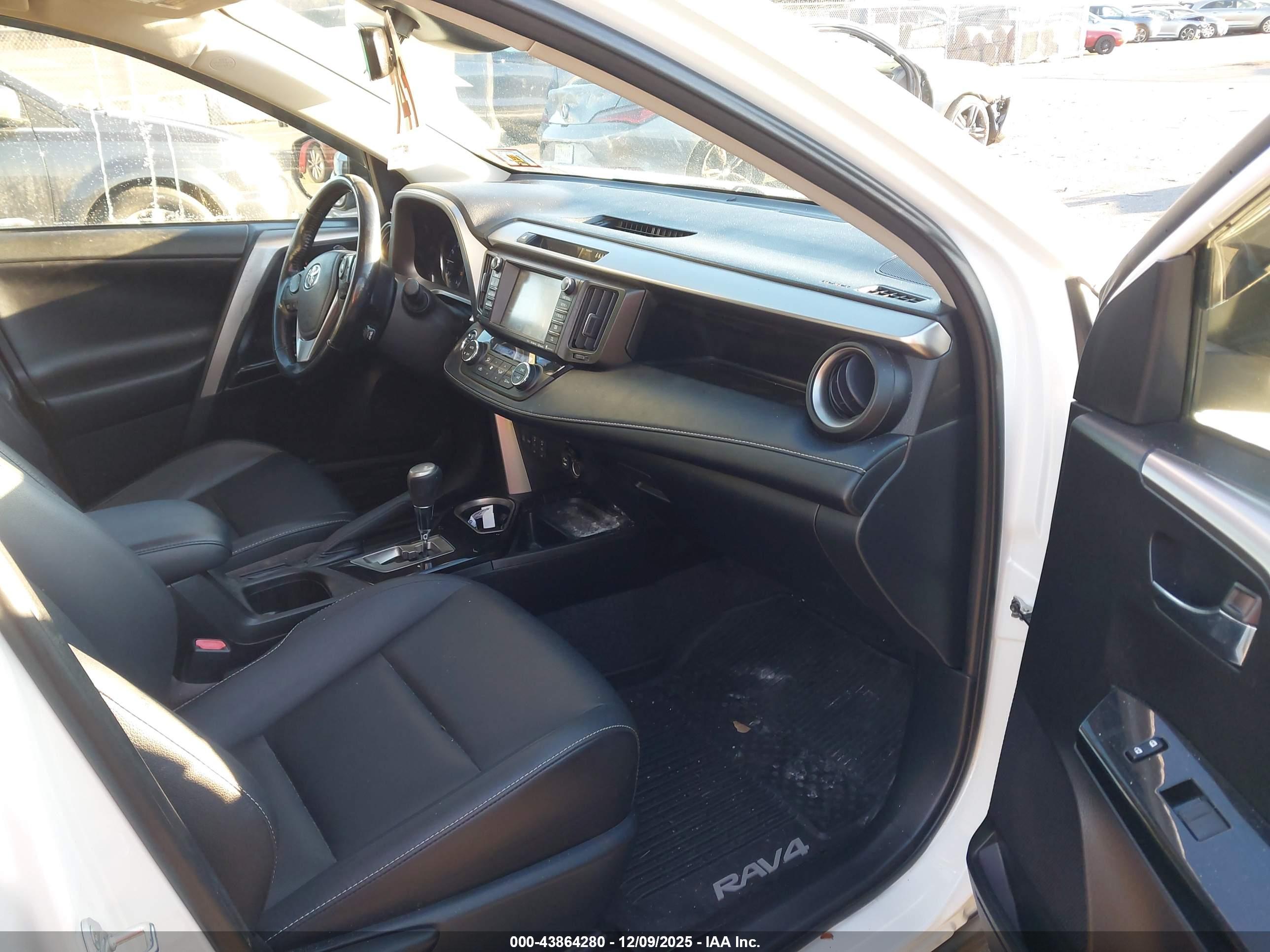 TOYOTA RAV4 image 5