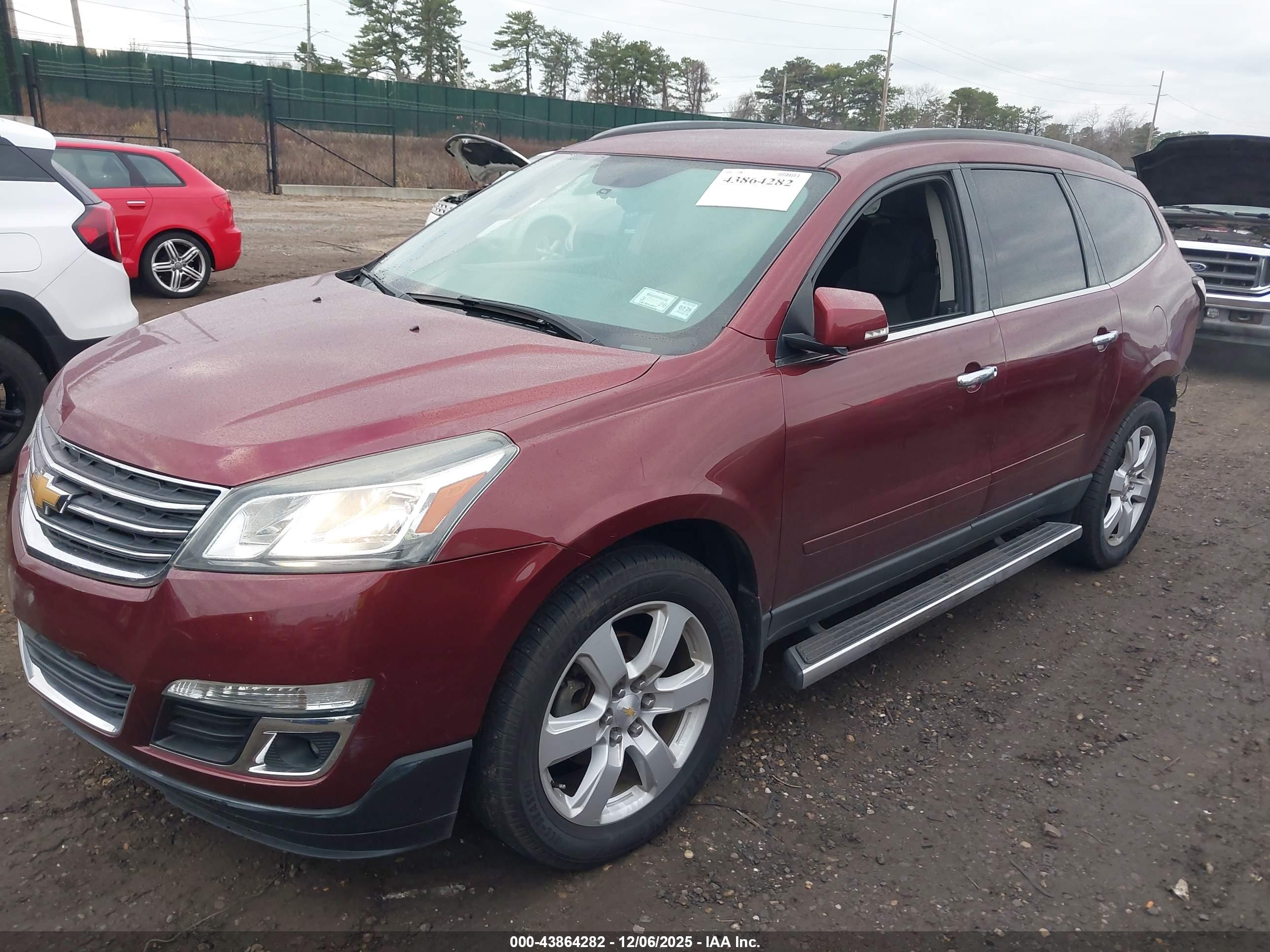 CHEVROLET TRAVERSE image 2