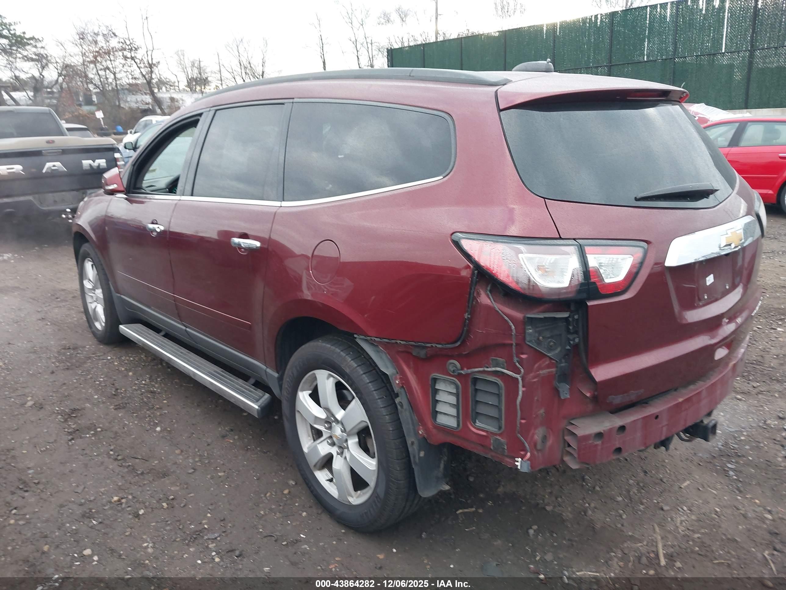 CHEVROLET TRAVERSE image 3