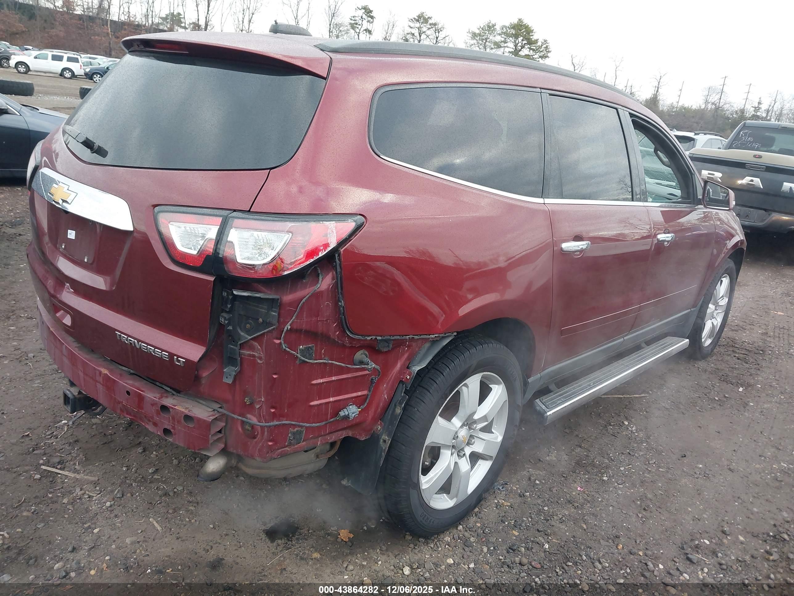 CHEVROLET TRAVERSE image 4
