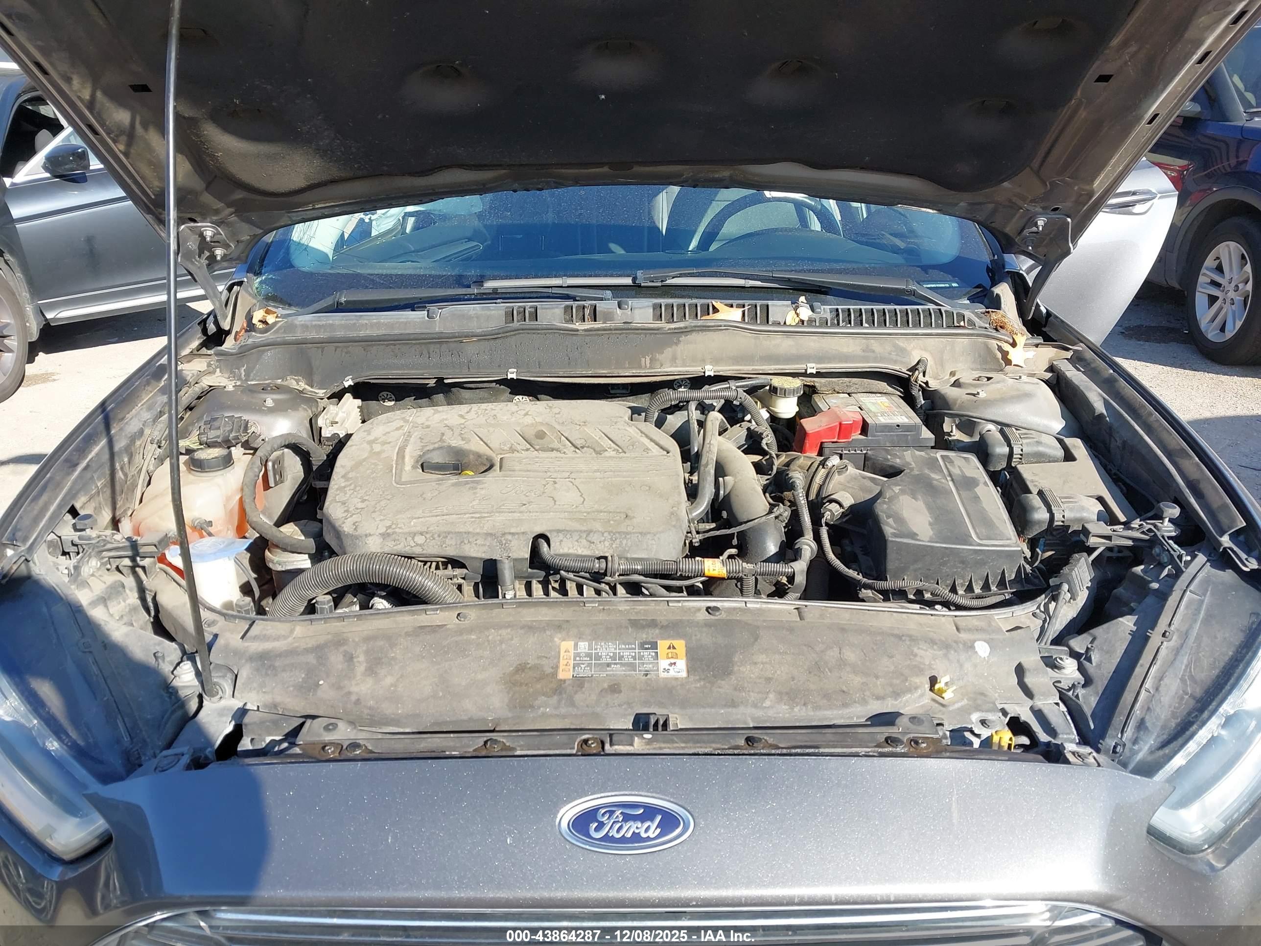FORD FUSION image 10