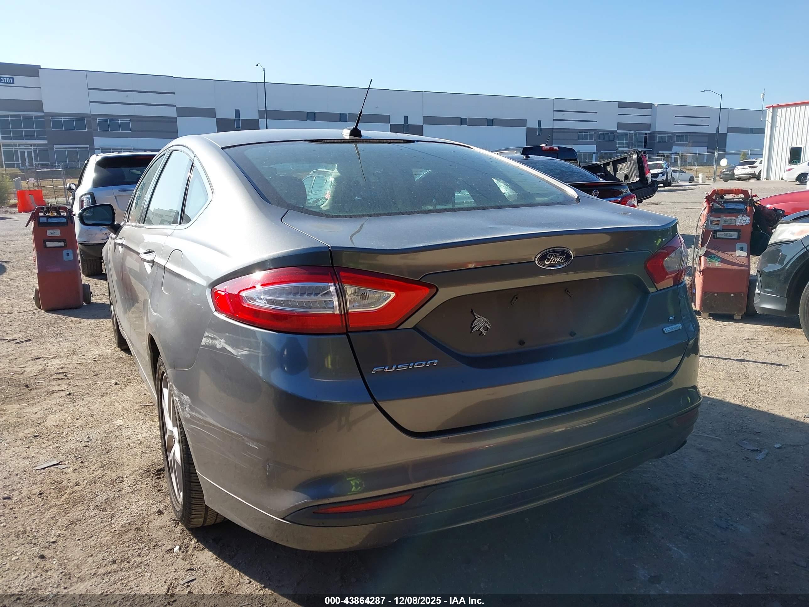 FORD FUSION image 3