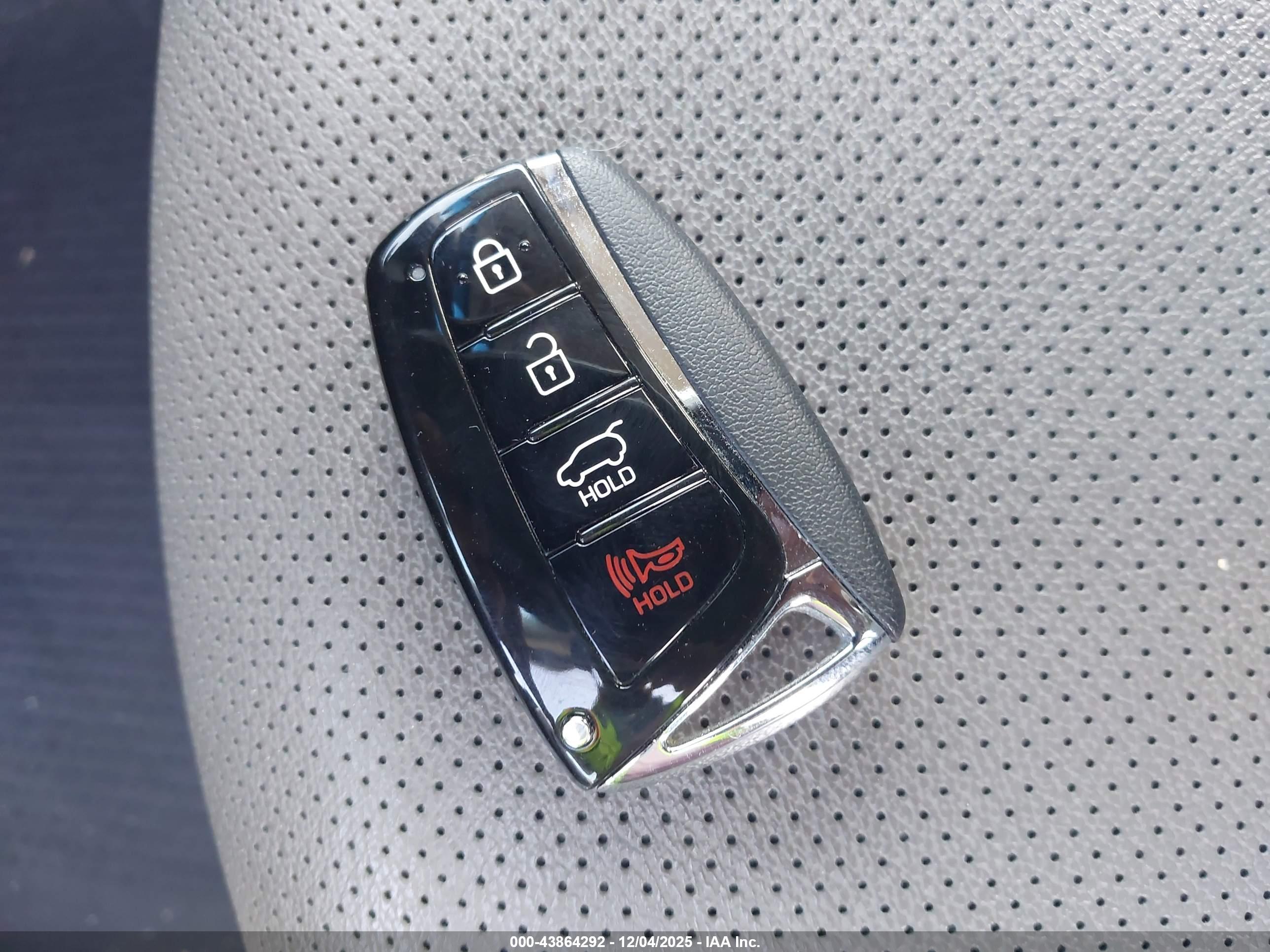 HYUNDAI SANTA image 11