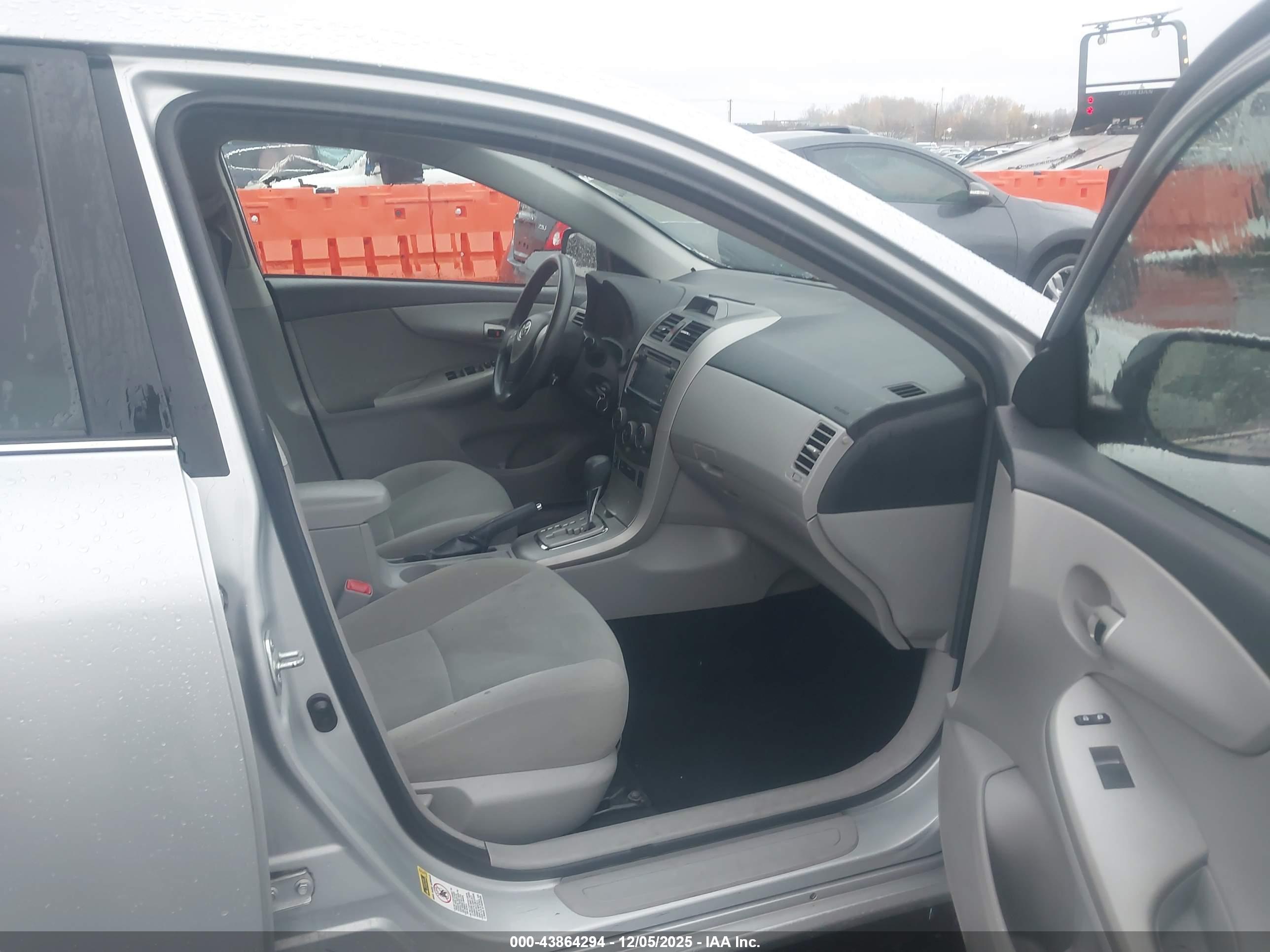 TOYOTA COROLLA image 5