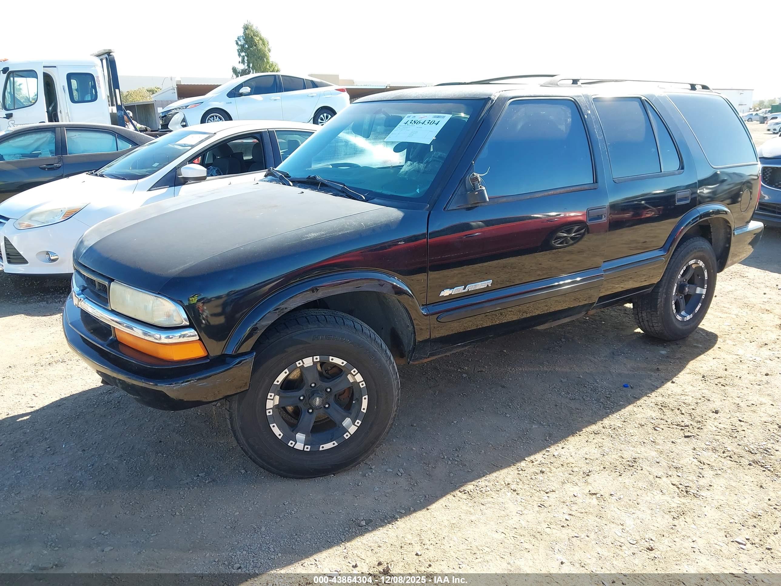 CHEVROLET BLAZER image 2
