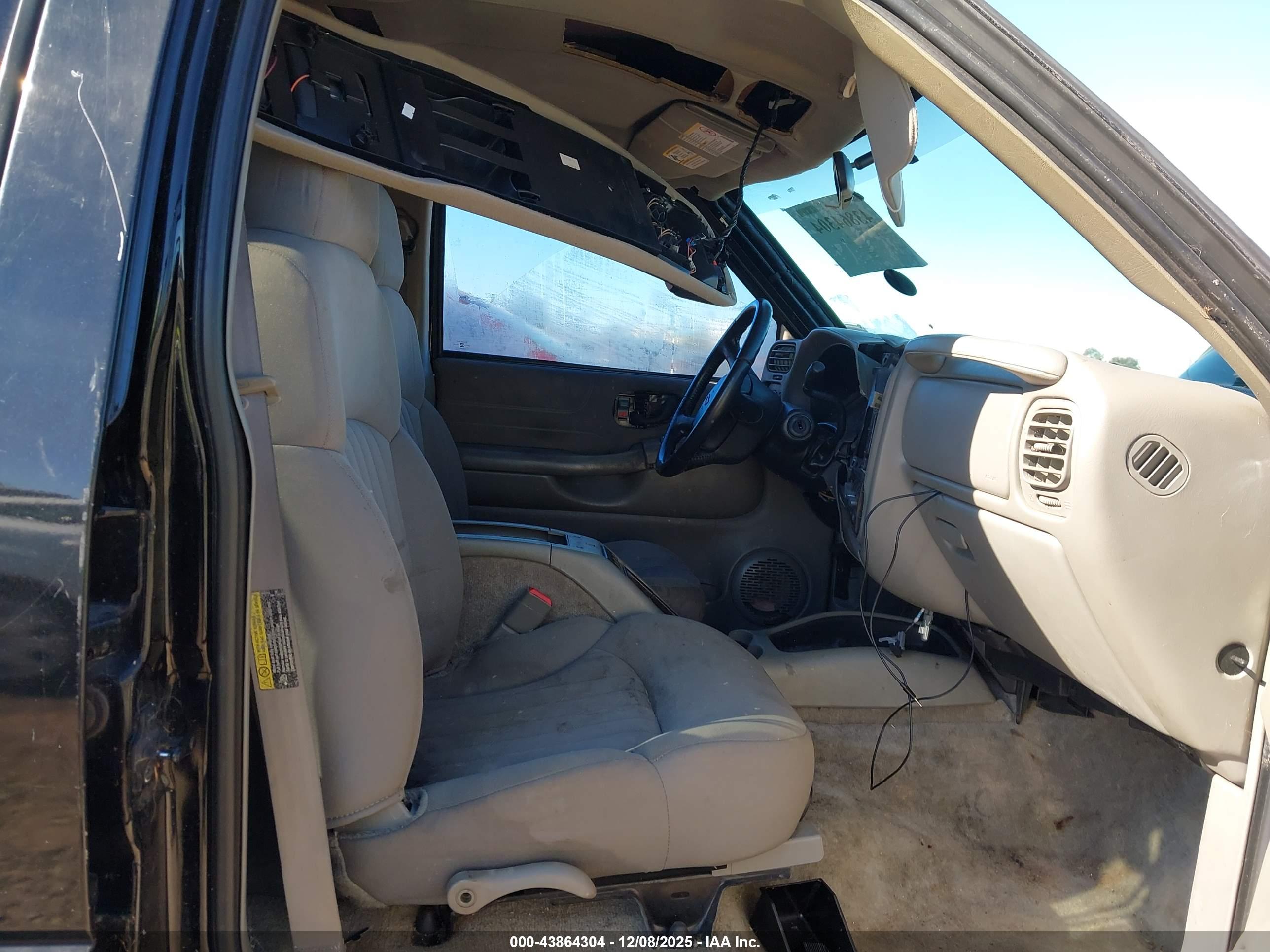 CHEVROLET BLAZER image 5