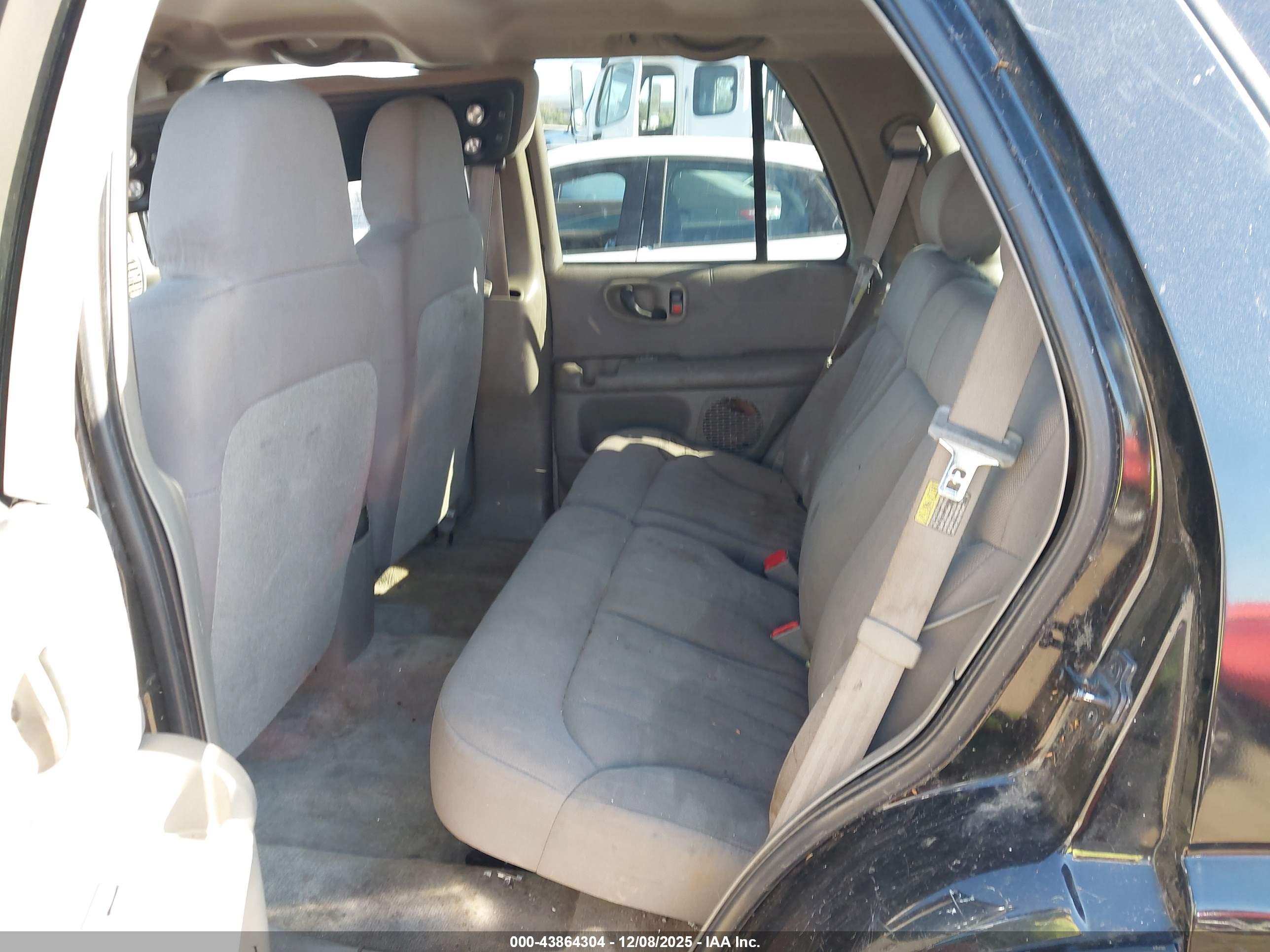 CHEVROLET BLAZER image 8