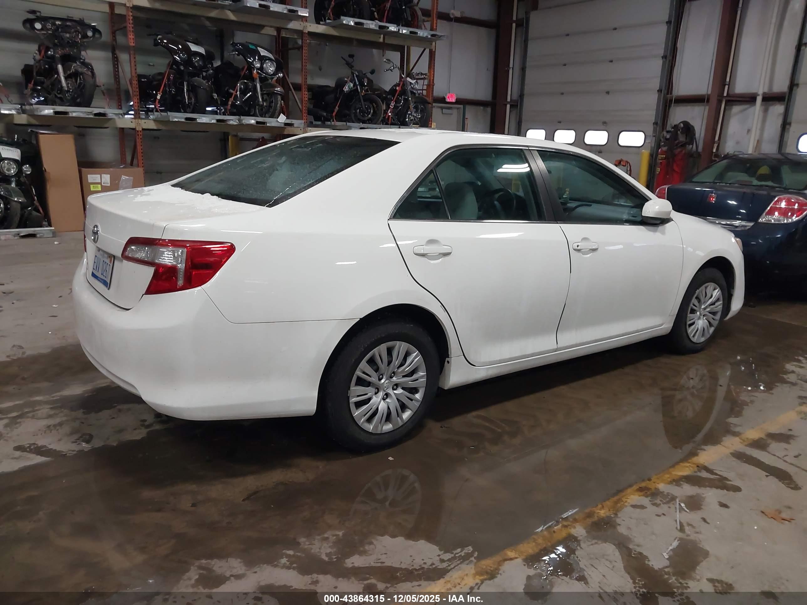TOYOTA CAMRY image 4