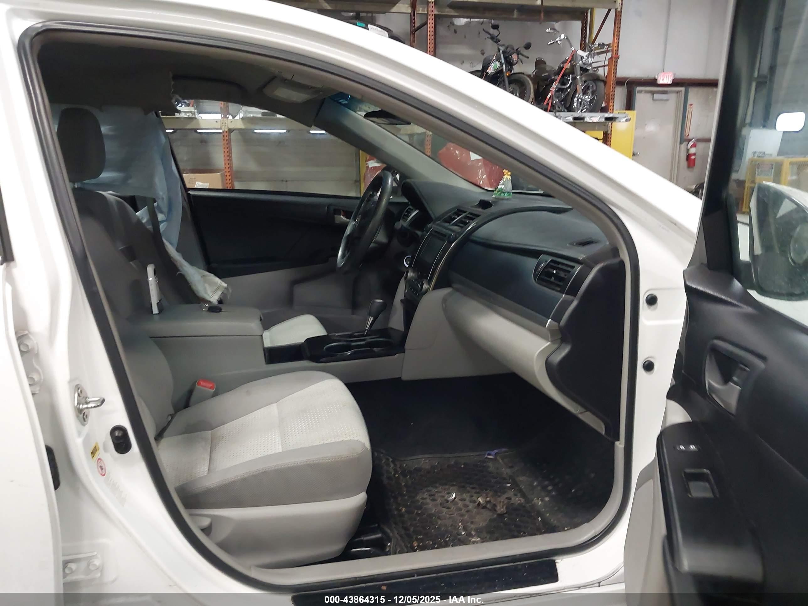 TOYOTA CAMRY image 5