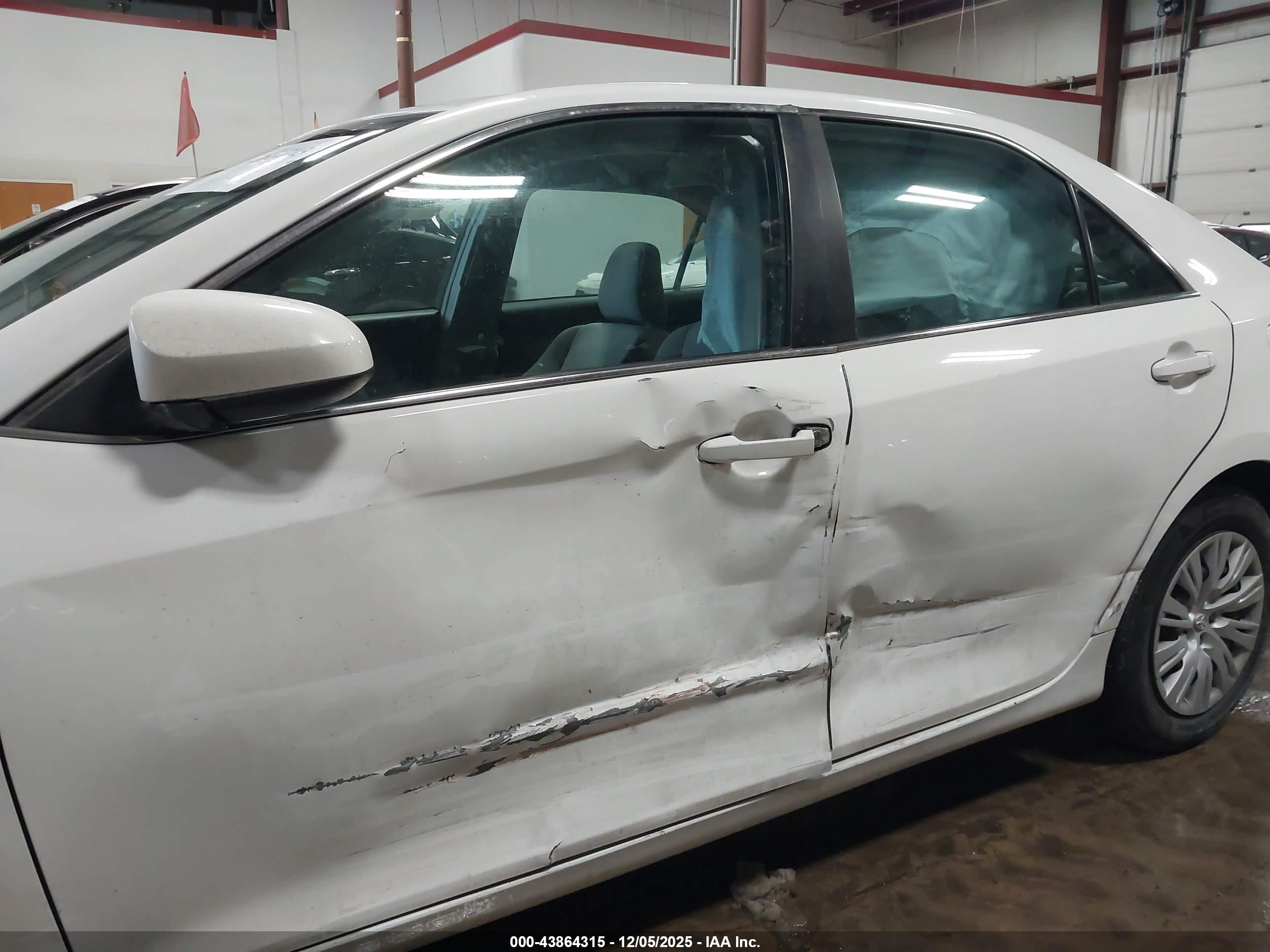 TOYOTA CAMRY image 6