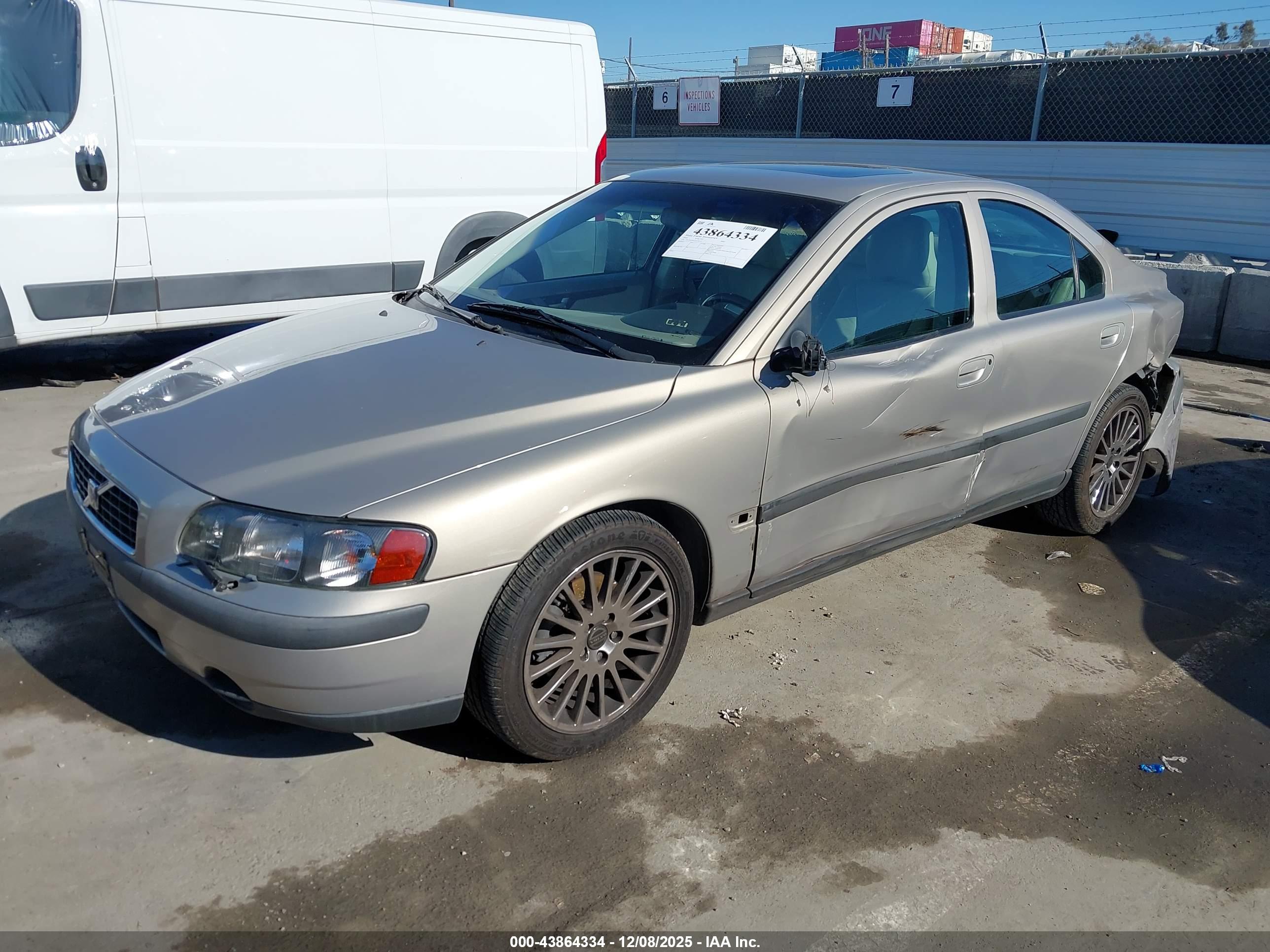 VOLVO S60 image 2