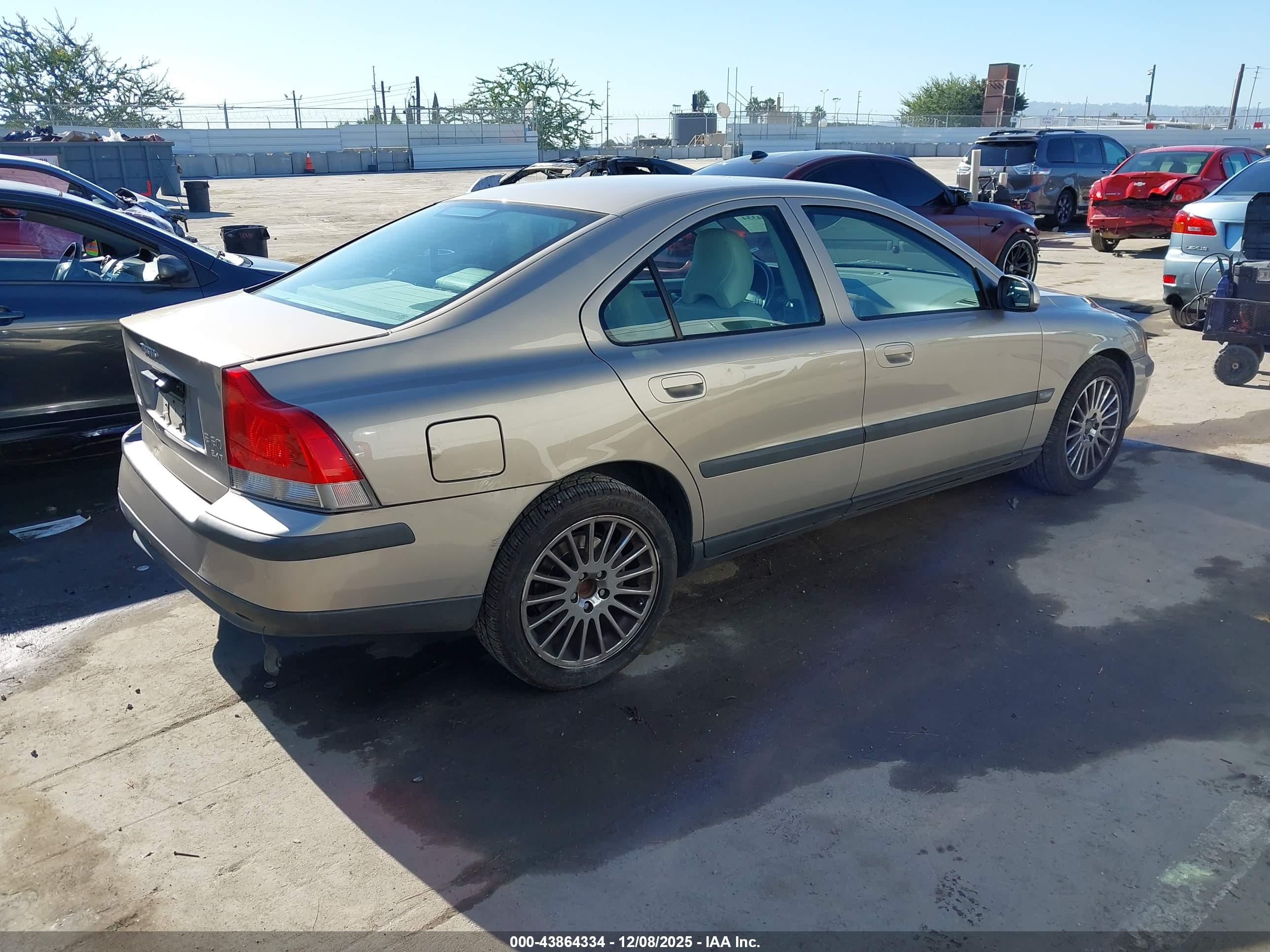 VOLVO S60 image 4