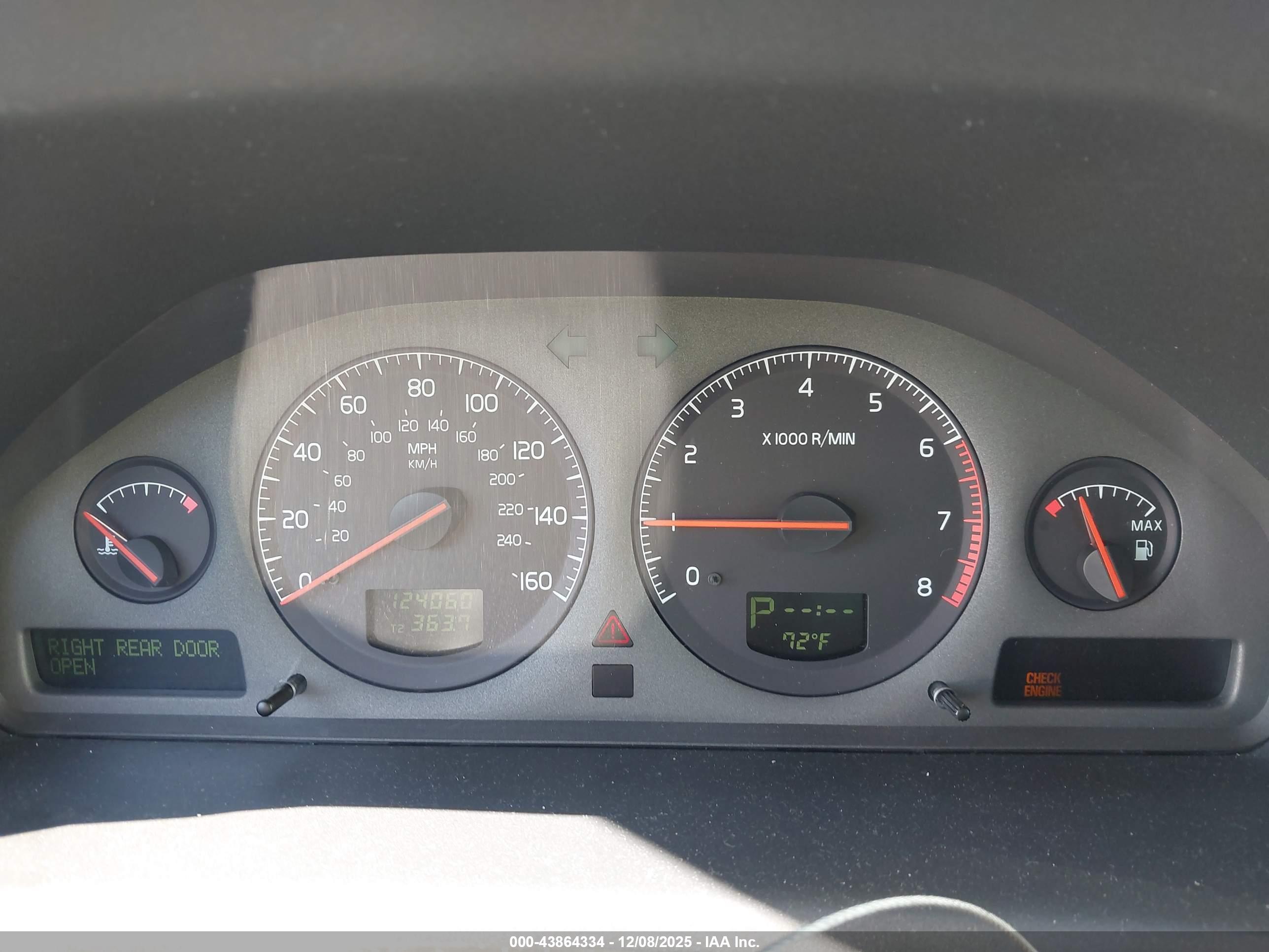 VOLVO S60 image 7