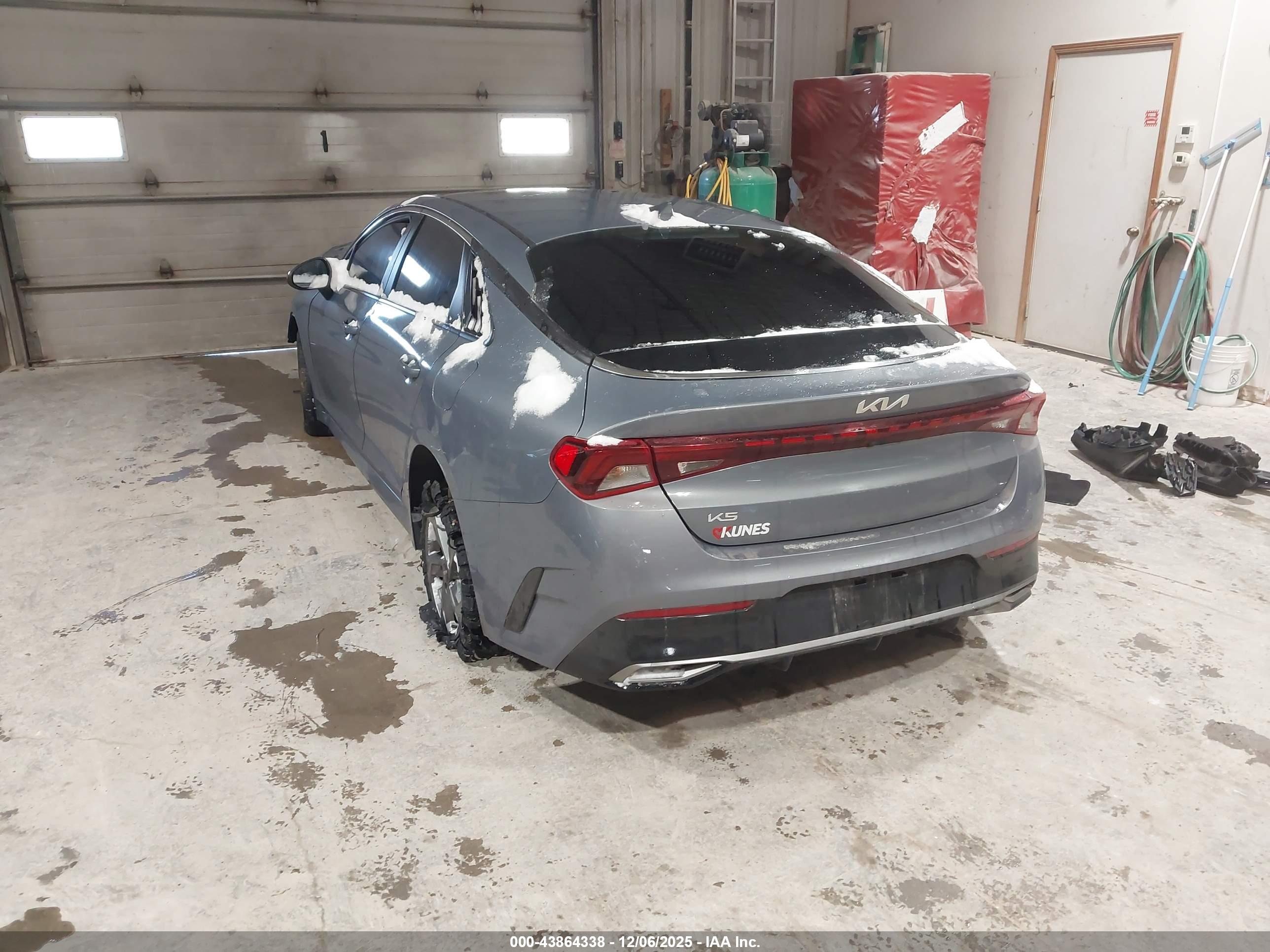 KIA K5 image 3