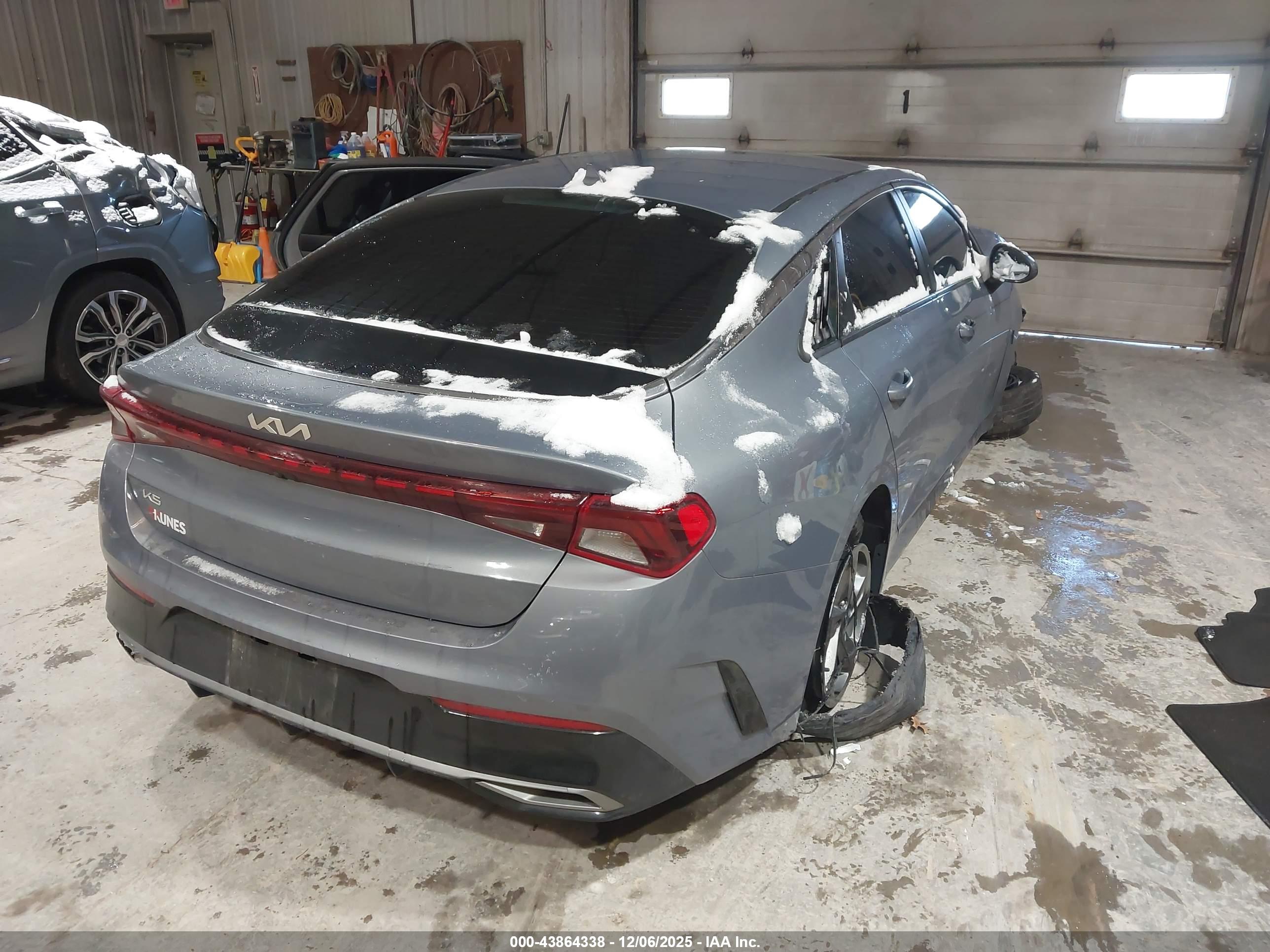 KIA K5 image 4
