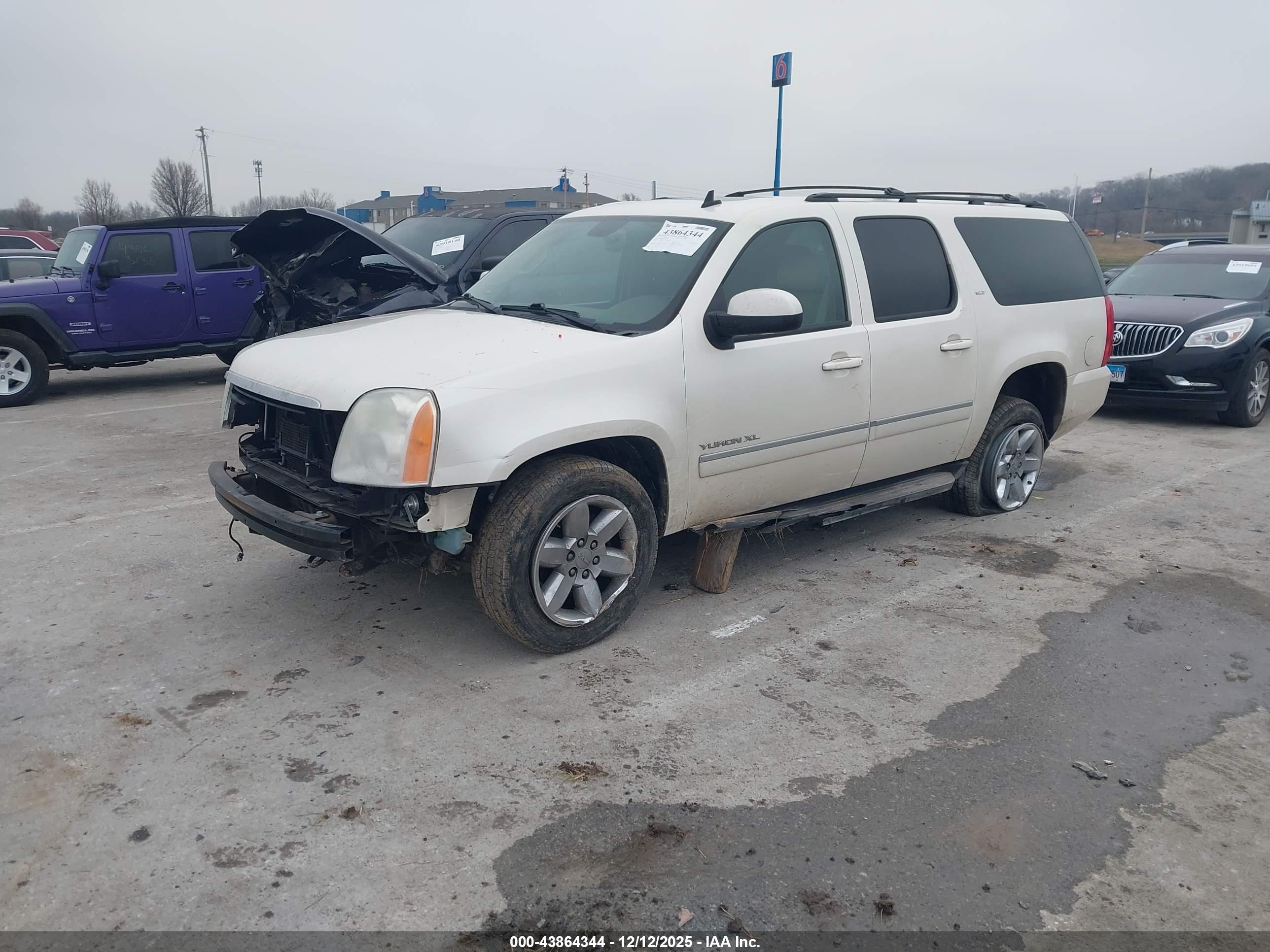 GMC YUKON image 2