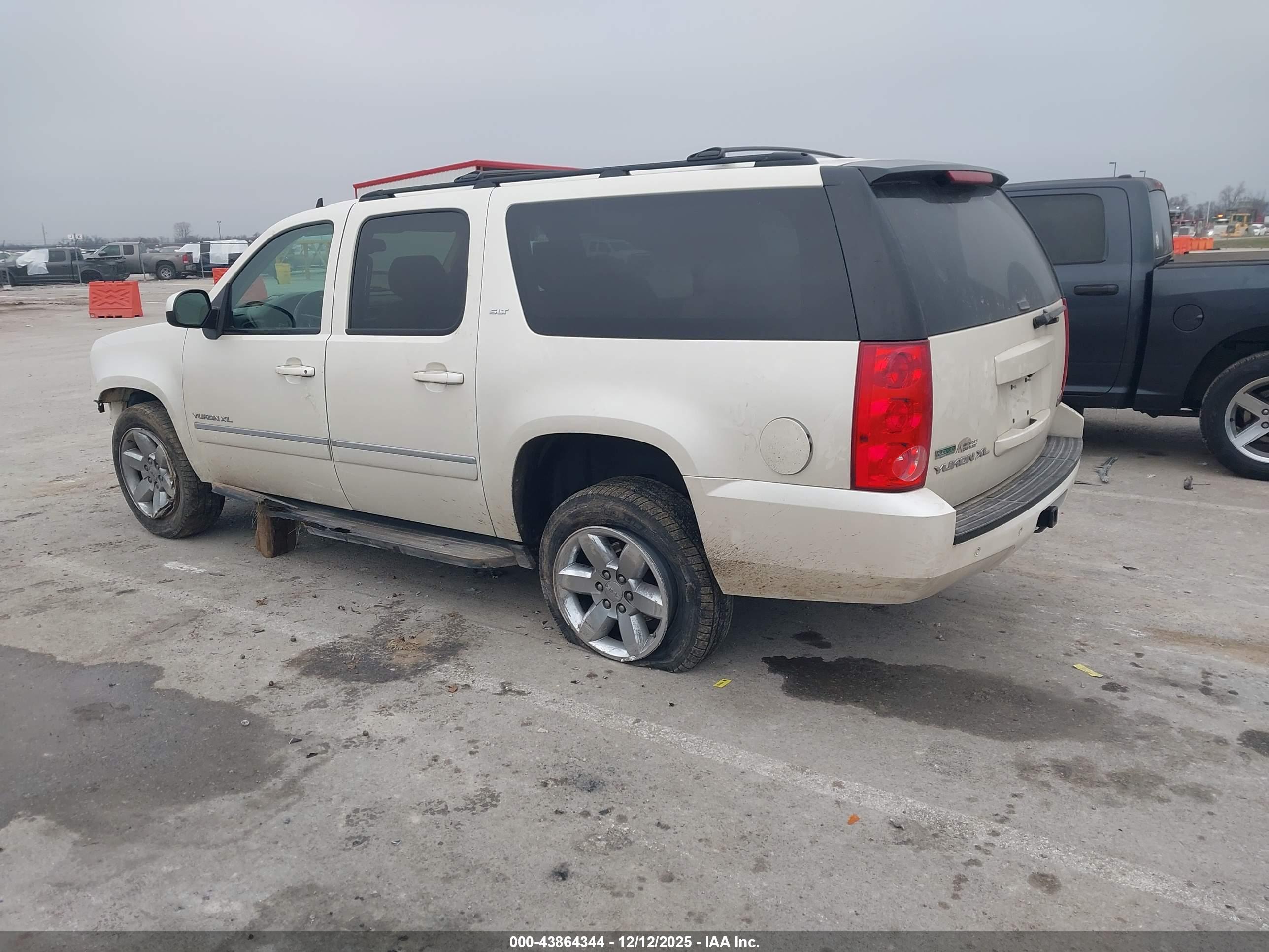 GMC YUKON image 3