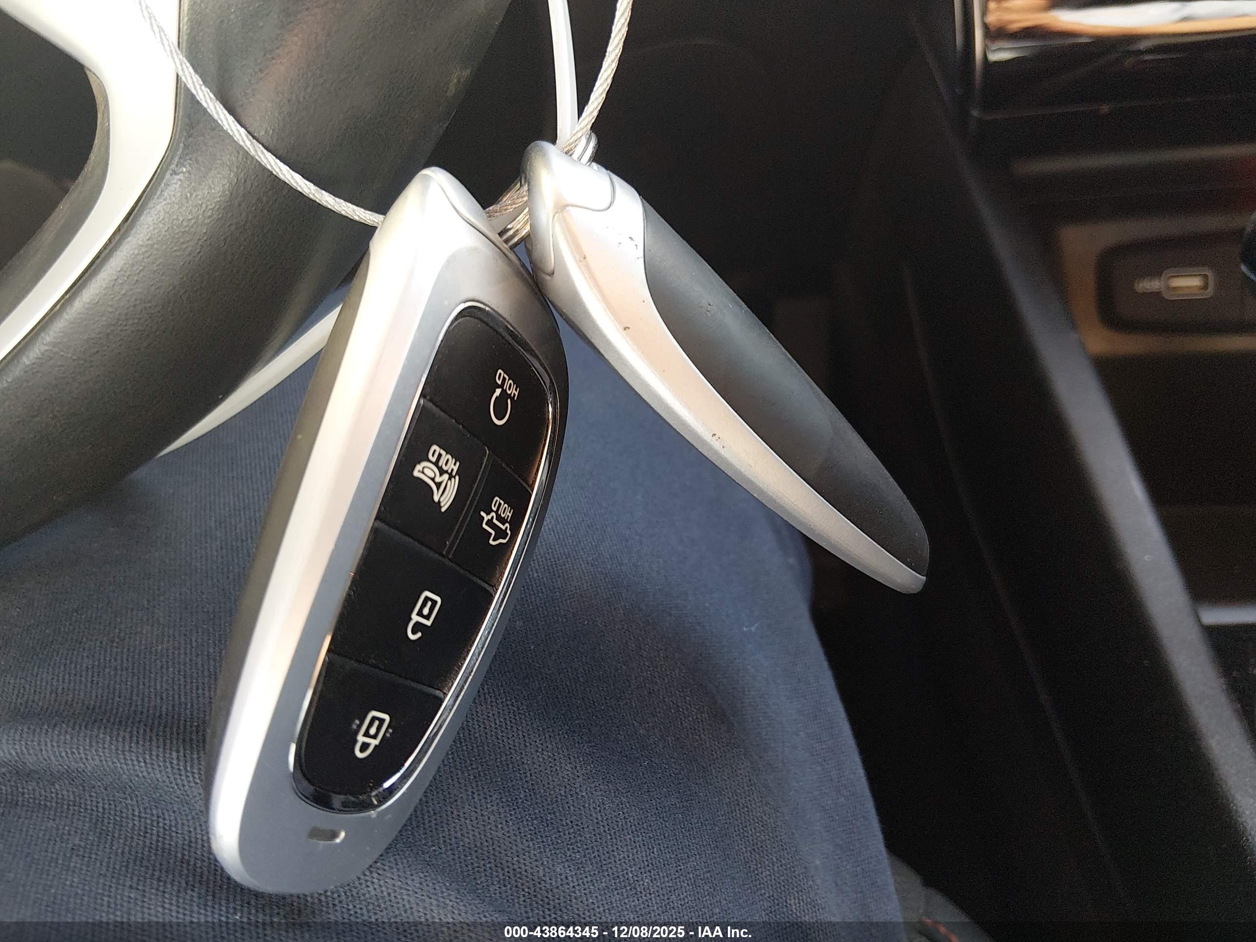 HYUNDAI SANTA image 11