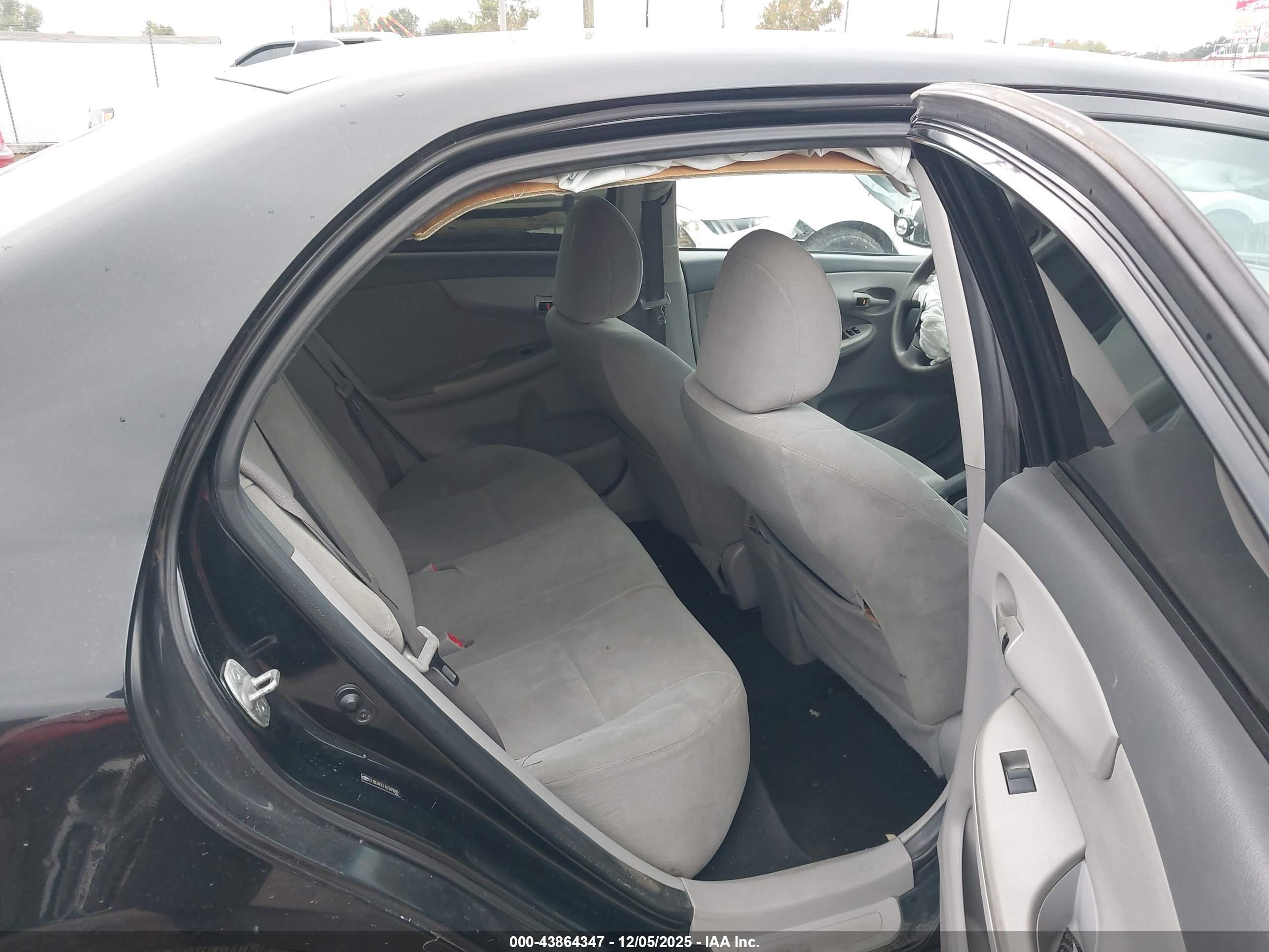 TOYOTA COROLLA image 8