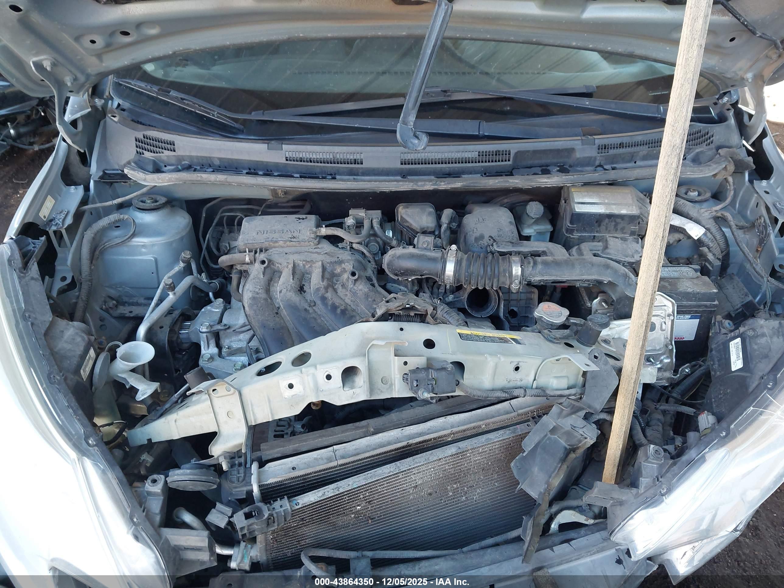 NISSAN VERSA image 10