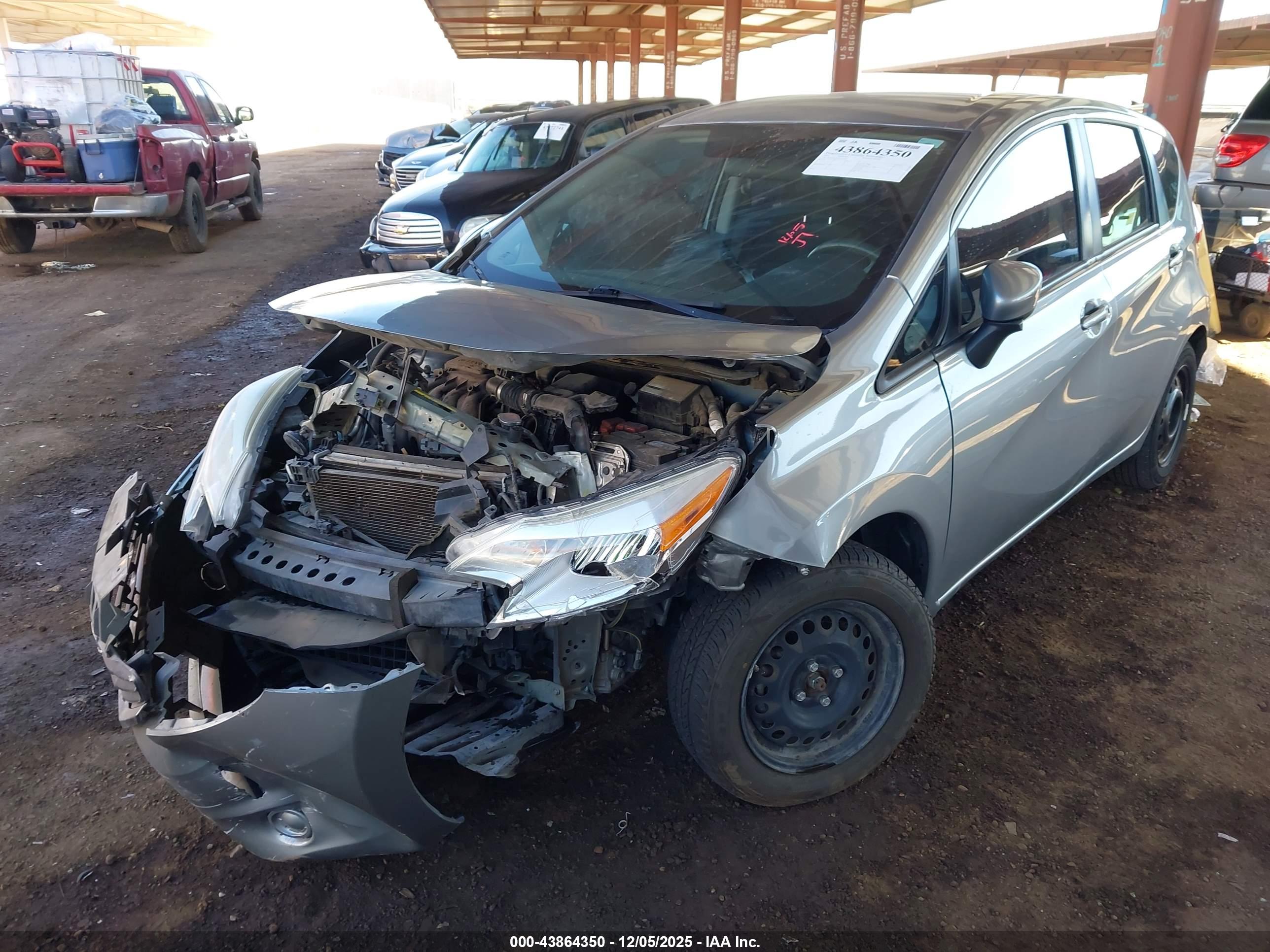 NISSAN VERSA image 2