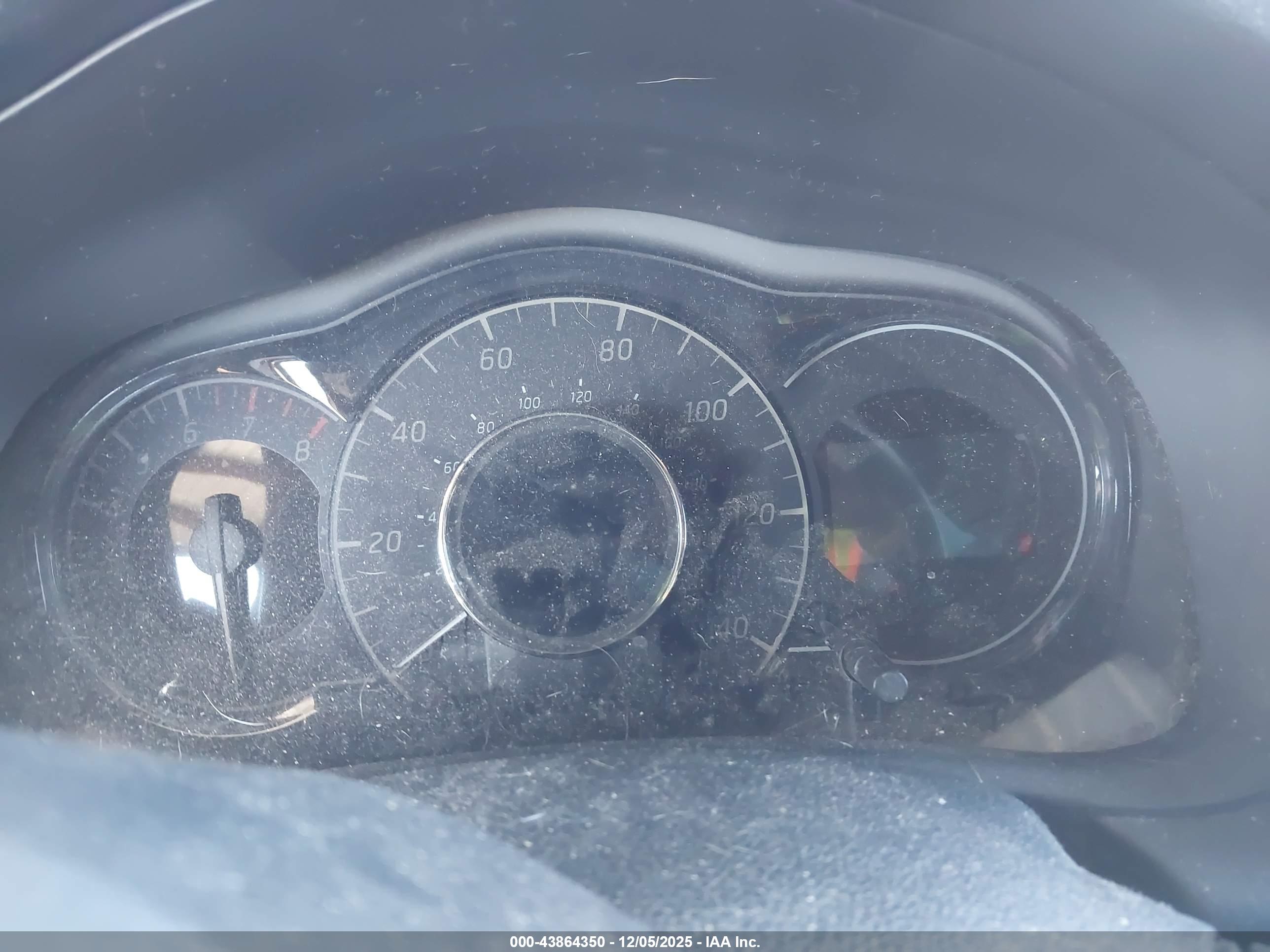NISSAN VERSA image 7