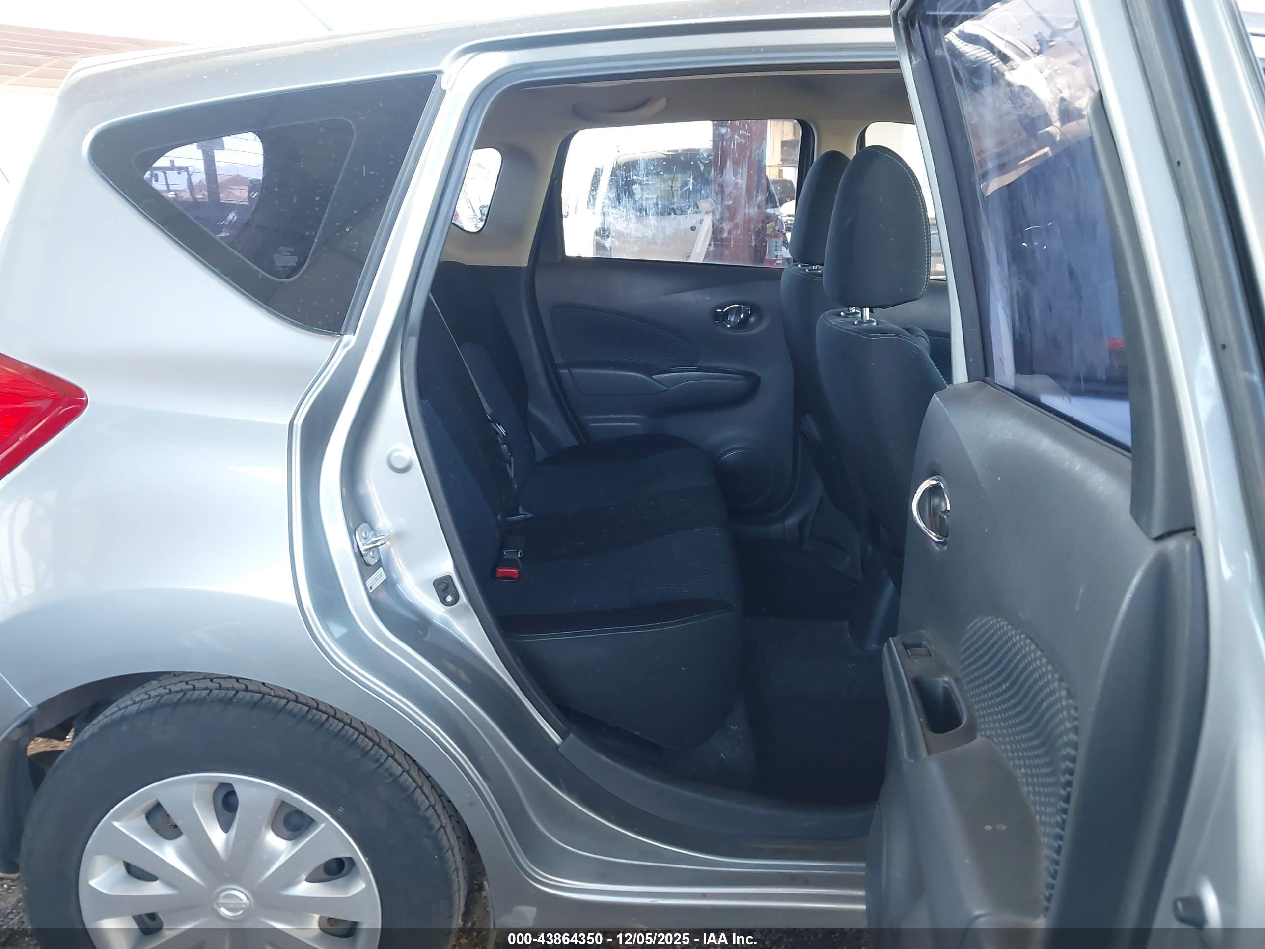 NISSAN VERSA image 8