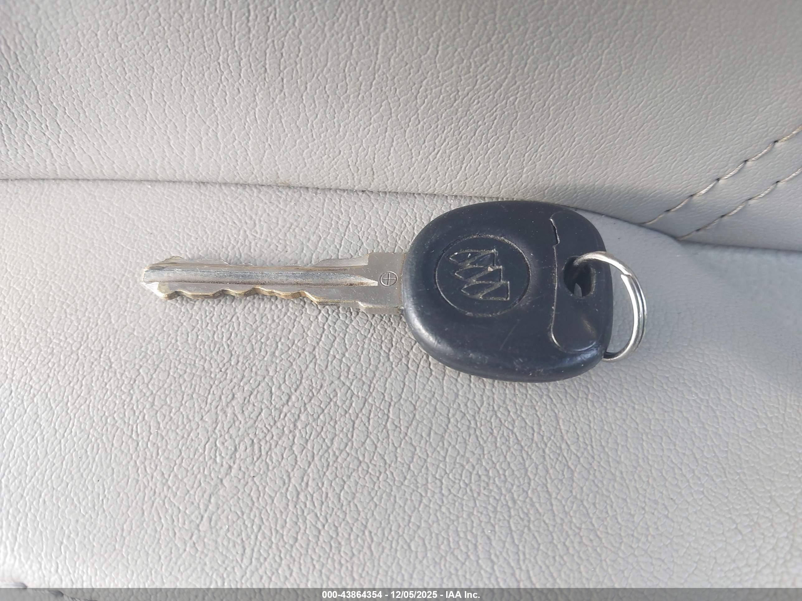 BUICK LUCERNE image 11