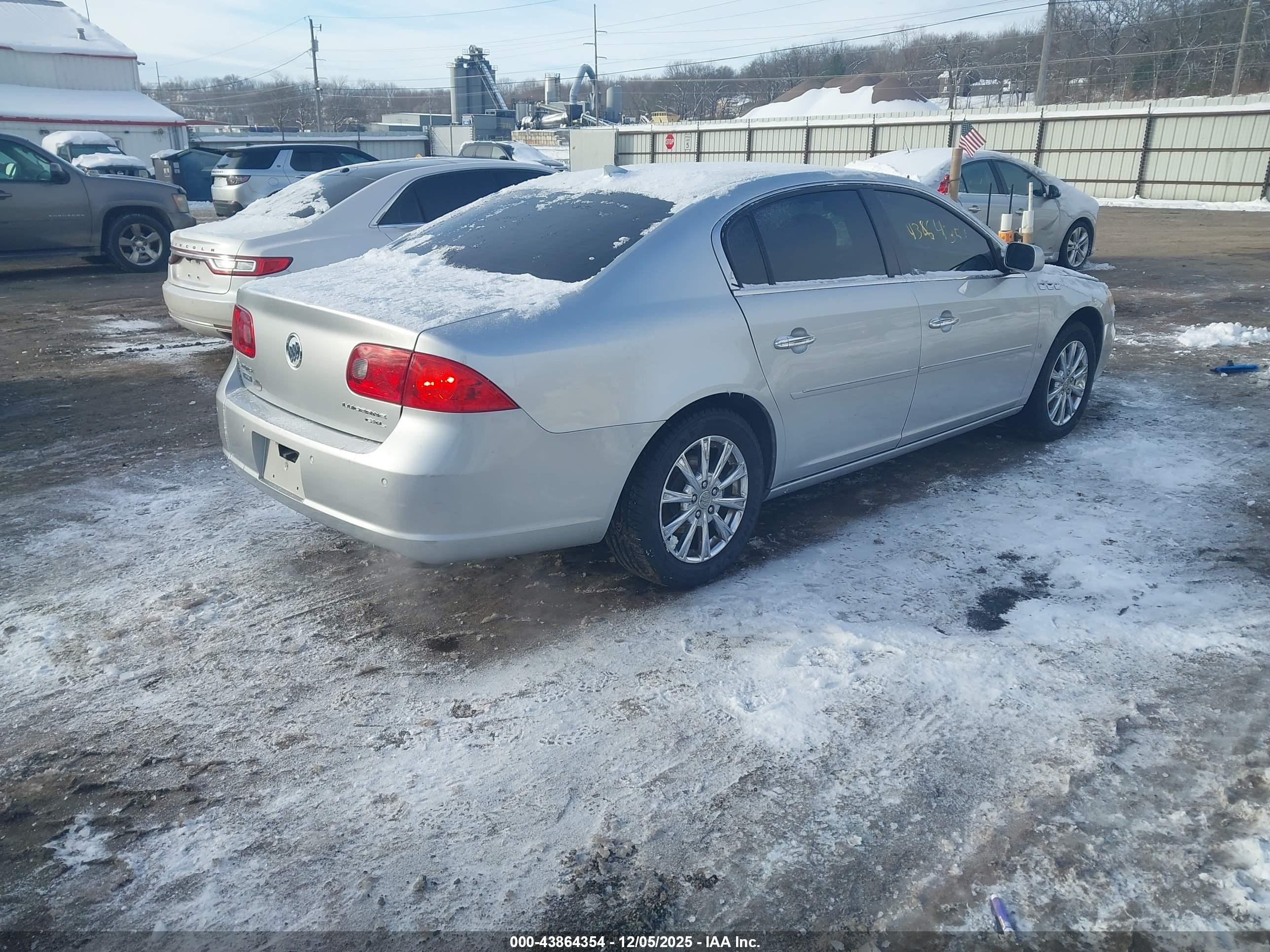 BUICK LUCERNE image 4