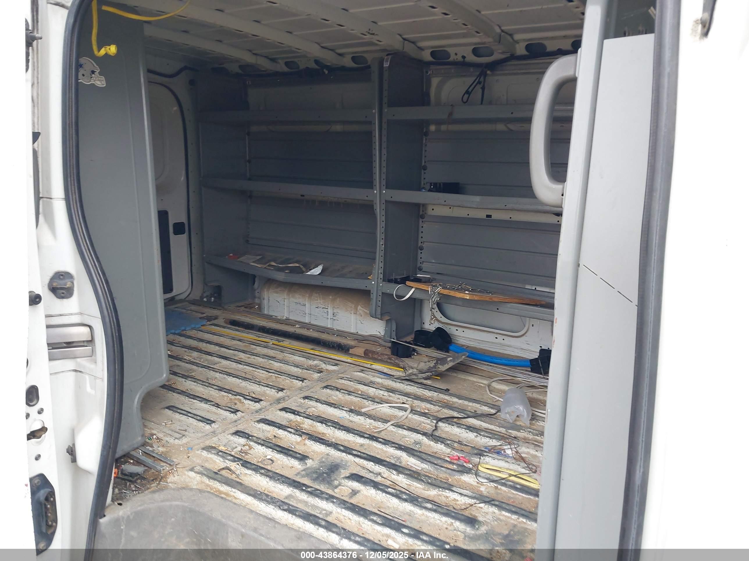 NISSAN NV image 8