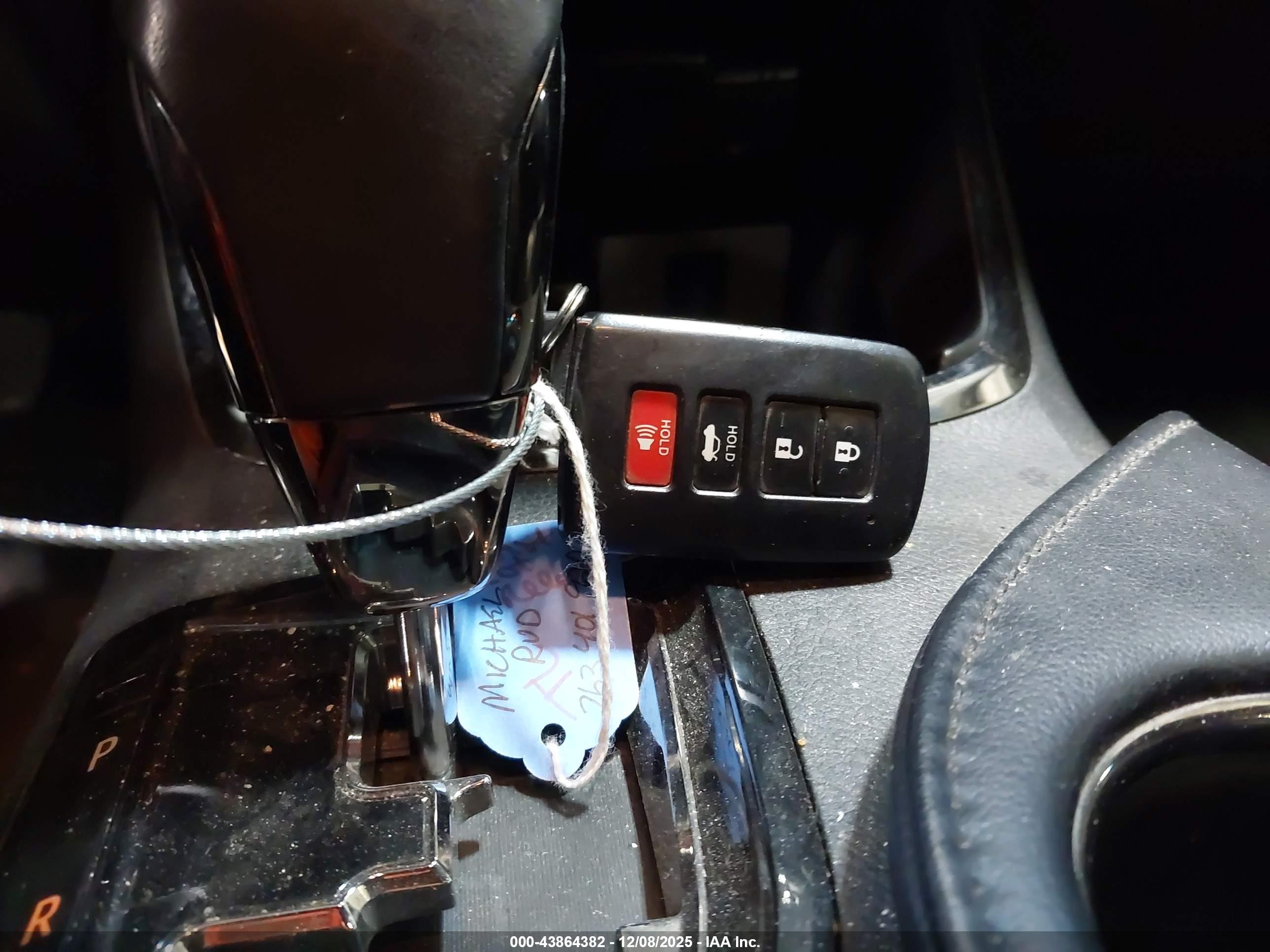 TOYOTA AVALON image 11