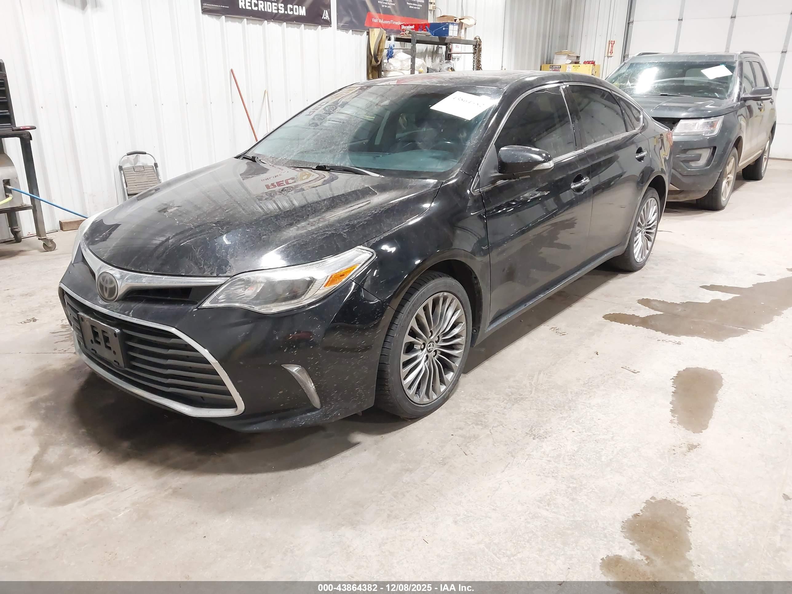 TOYOTA AVALON image 2