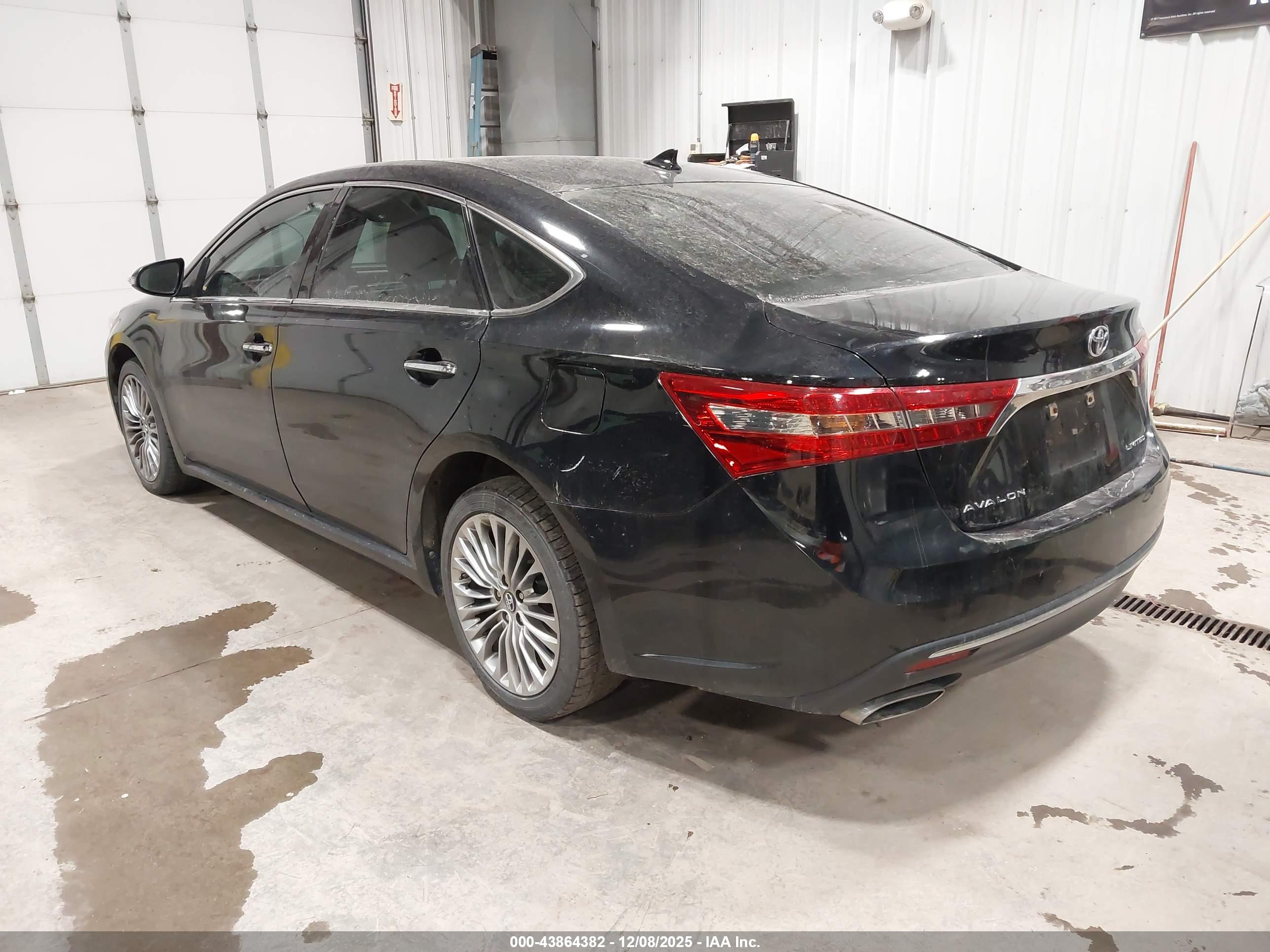 TOYOTA AVALON image 3