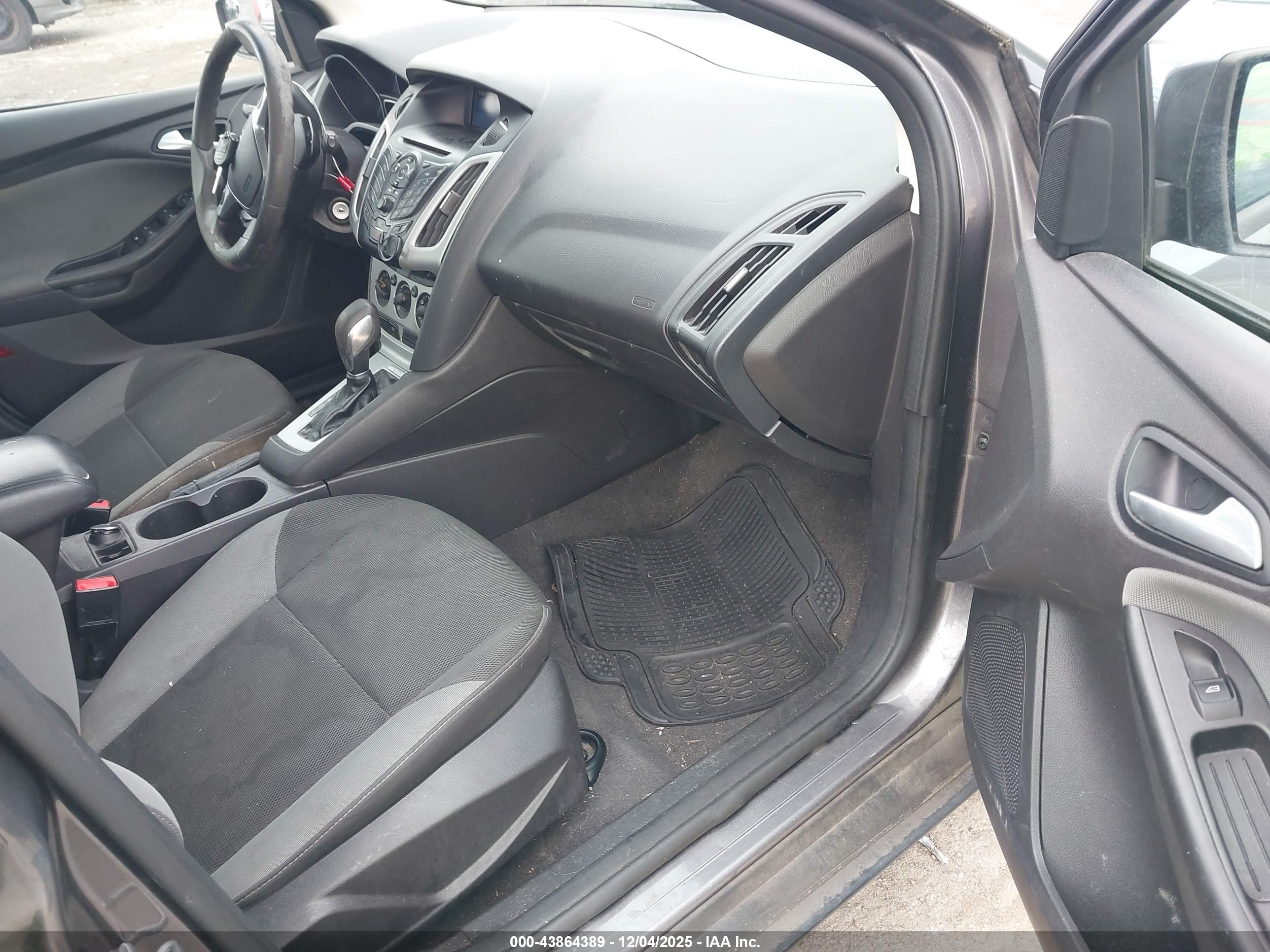 FORD FOCUS image 5