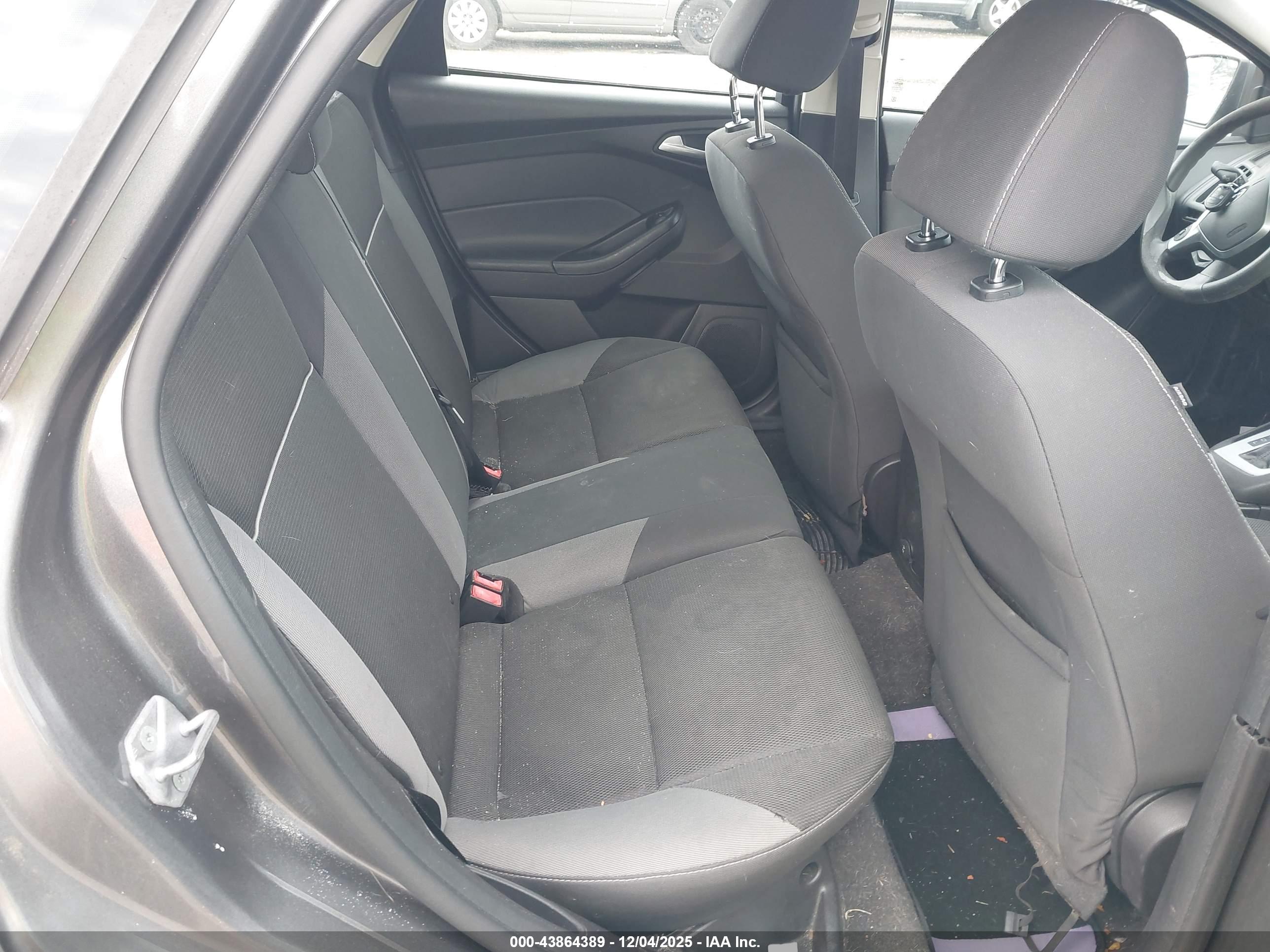 FORD FOCUS image 8