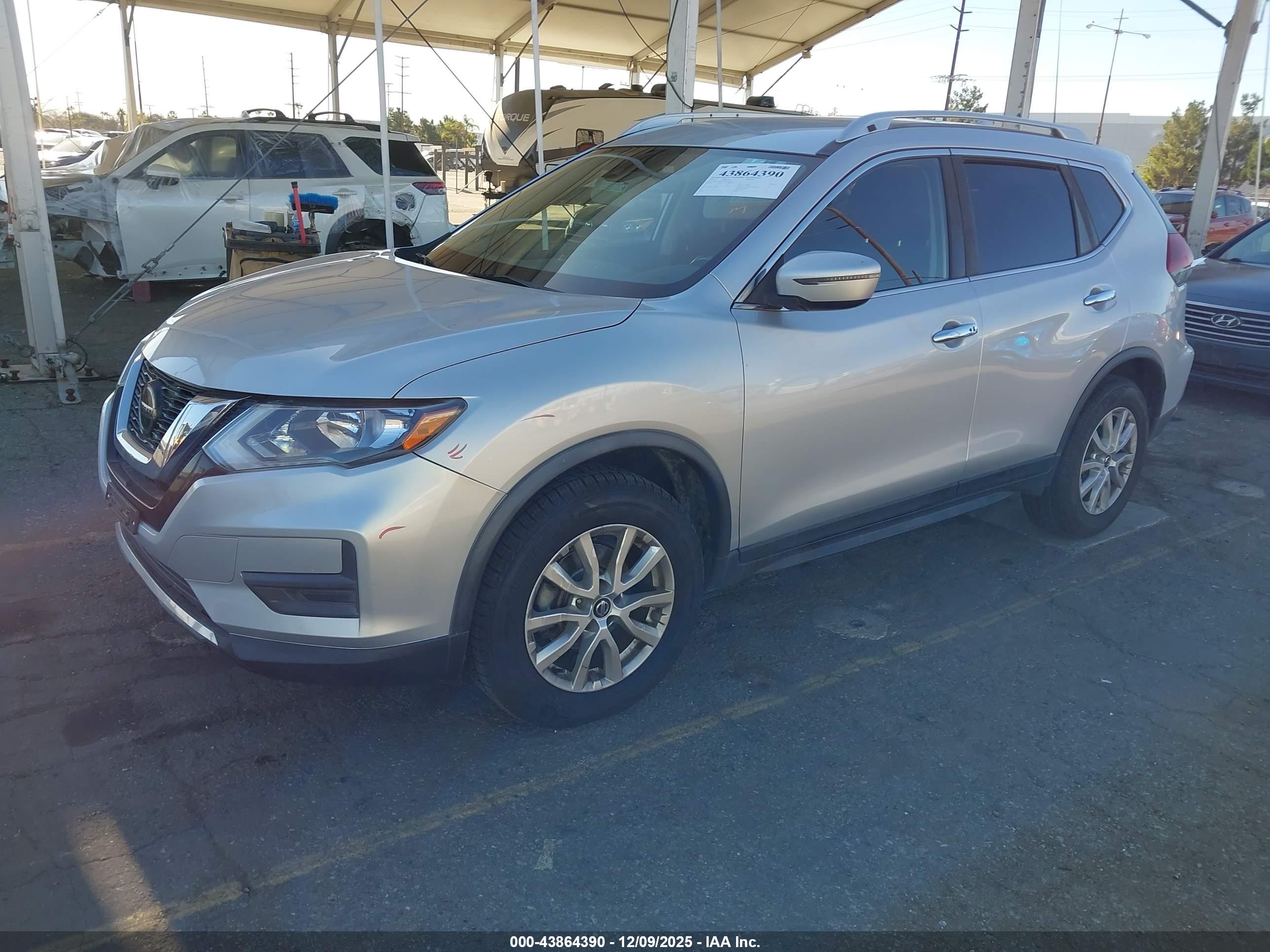 NISSAN ROGUE image 2