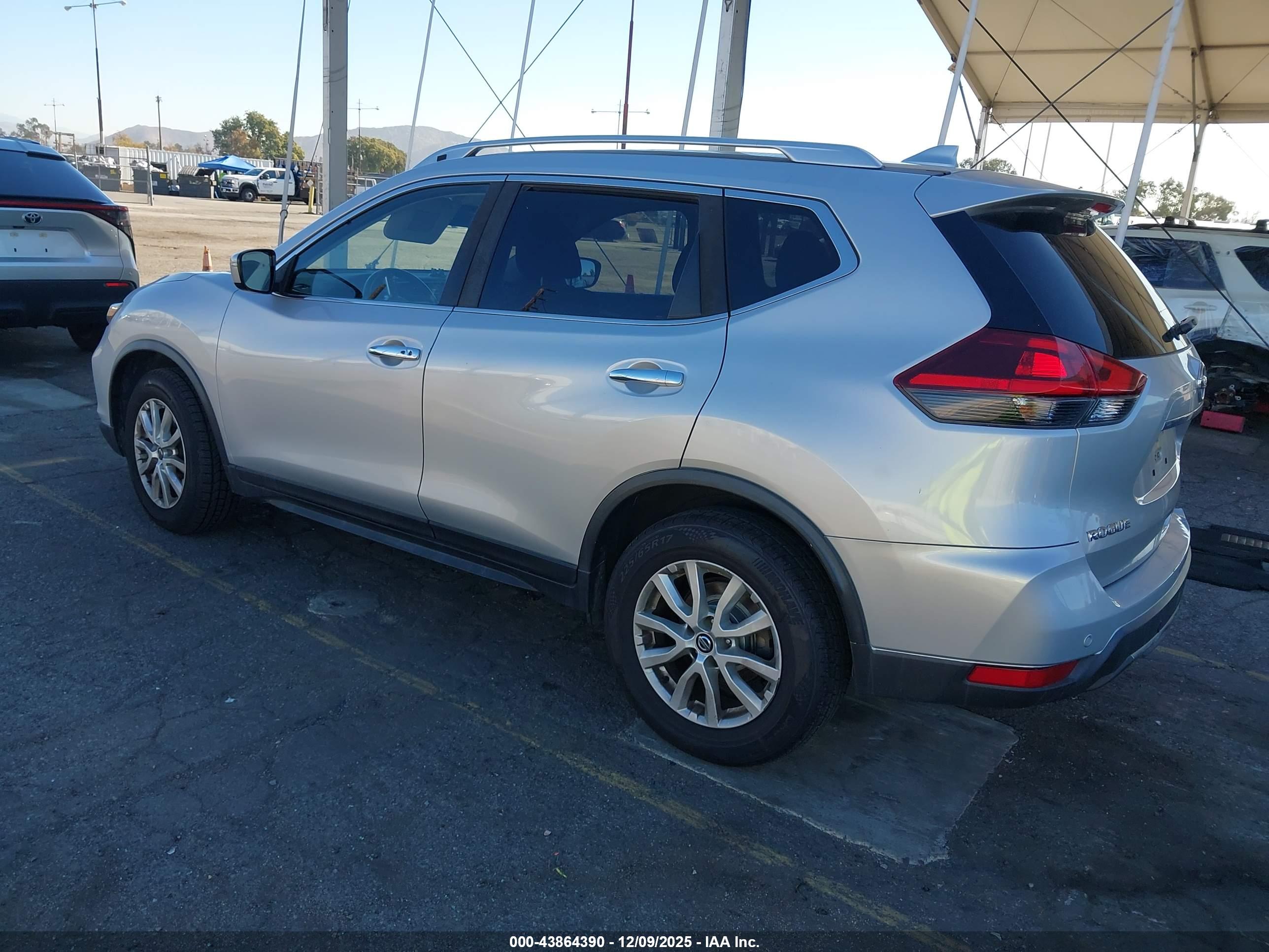 NISSAN ROGUE image 3