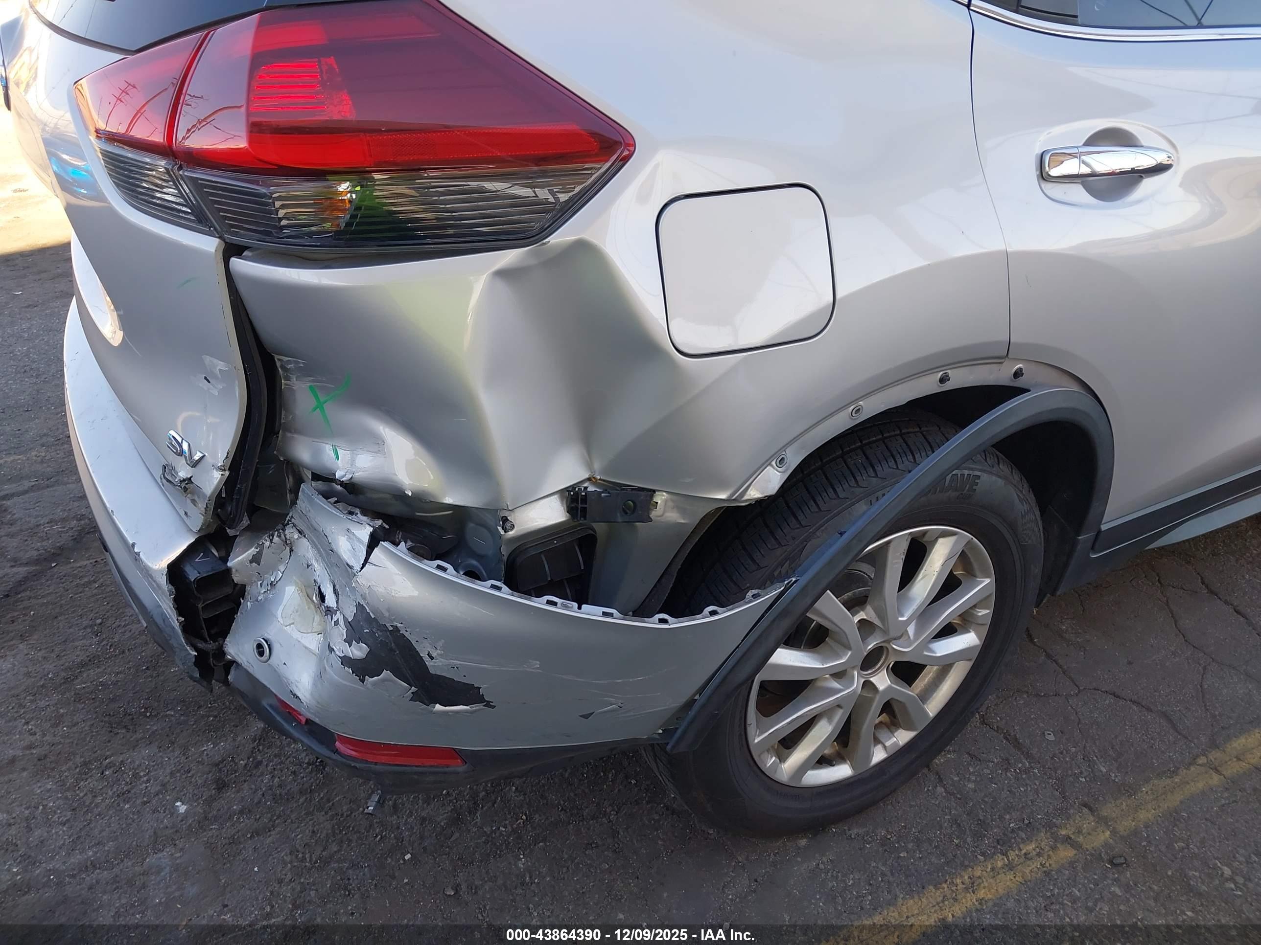 NISSAN ROGUE image 6