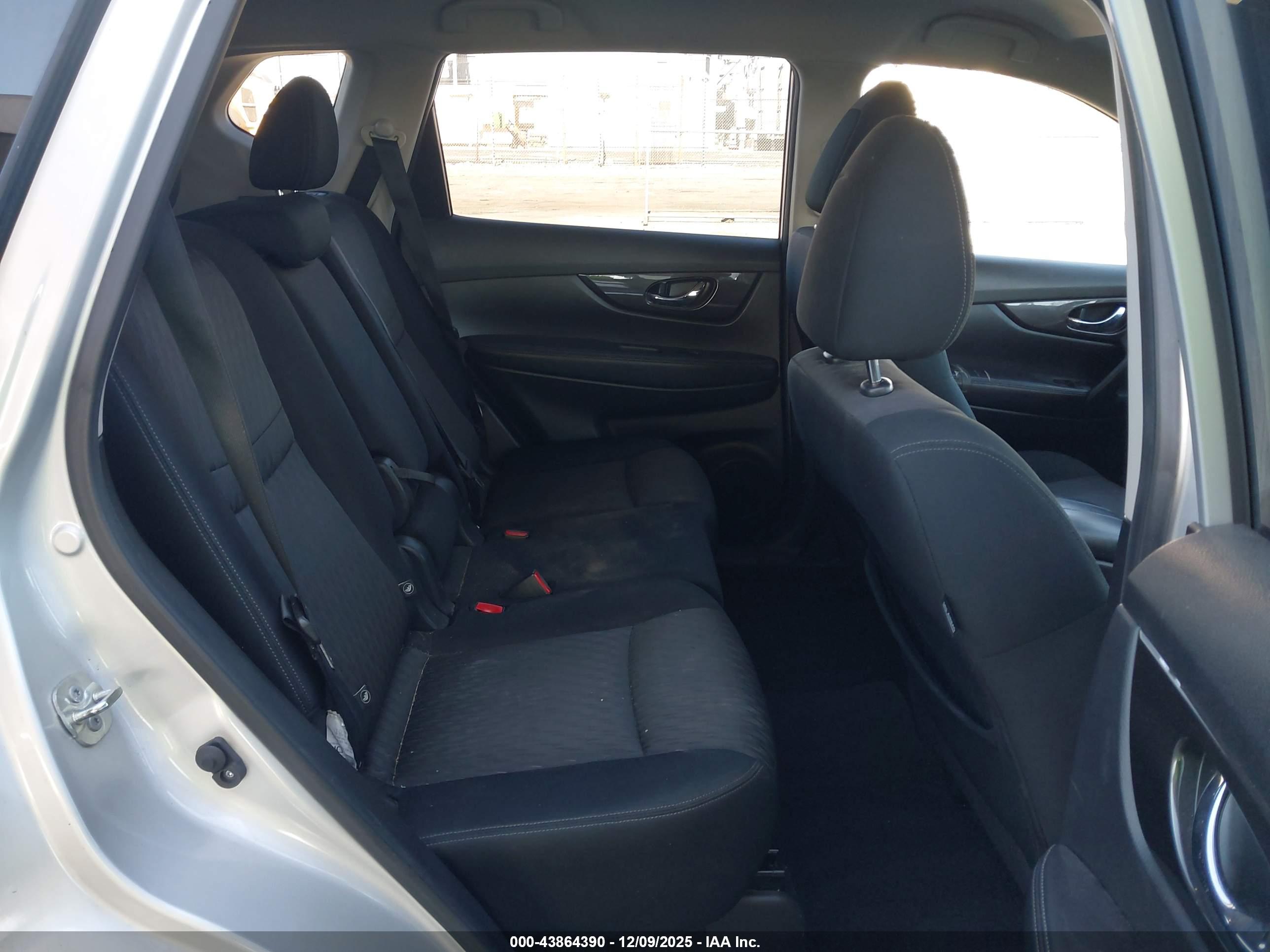 NISSAN ROGUE image 8