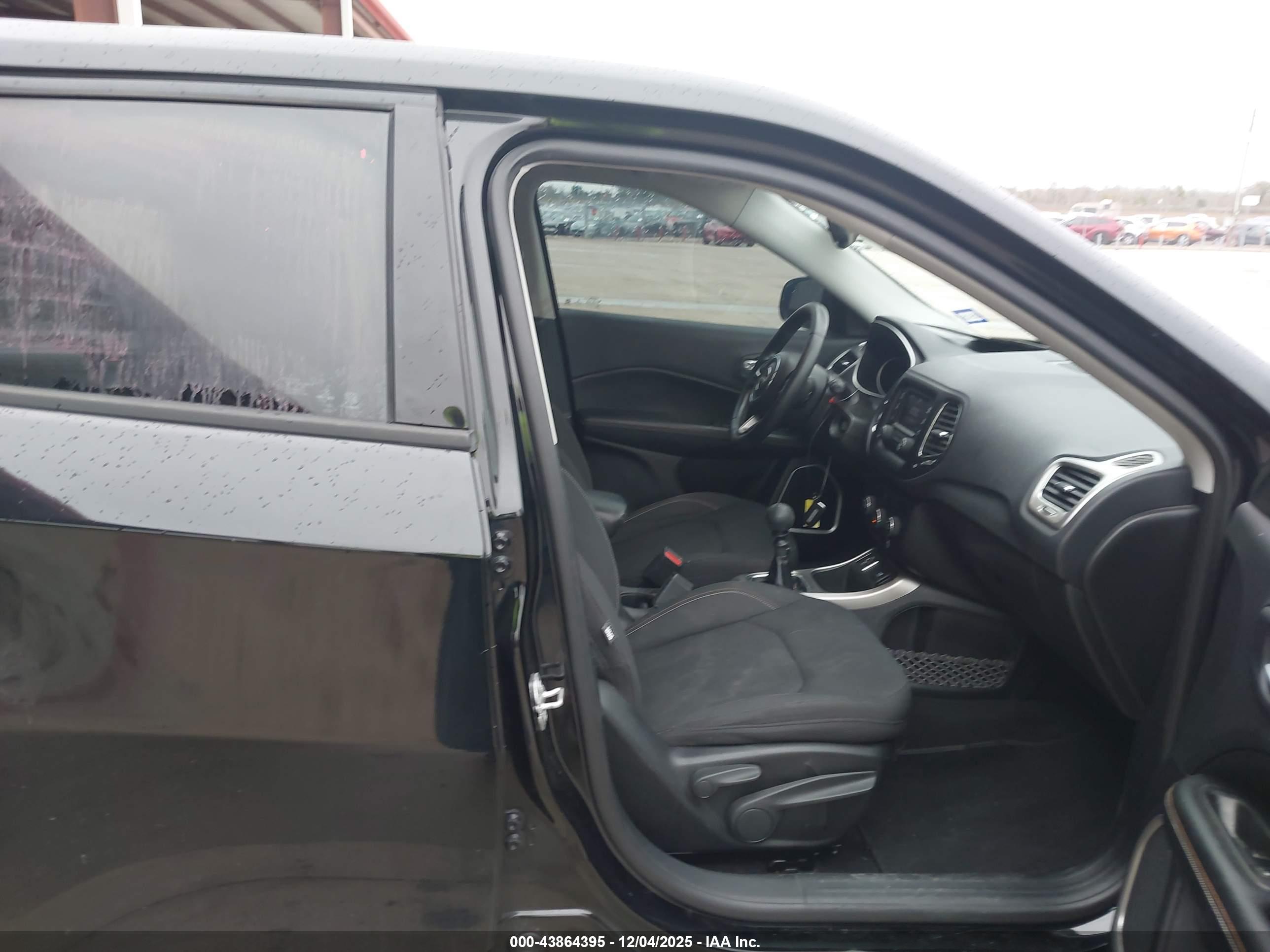 JEEP COMPASS image 5