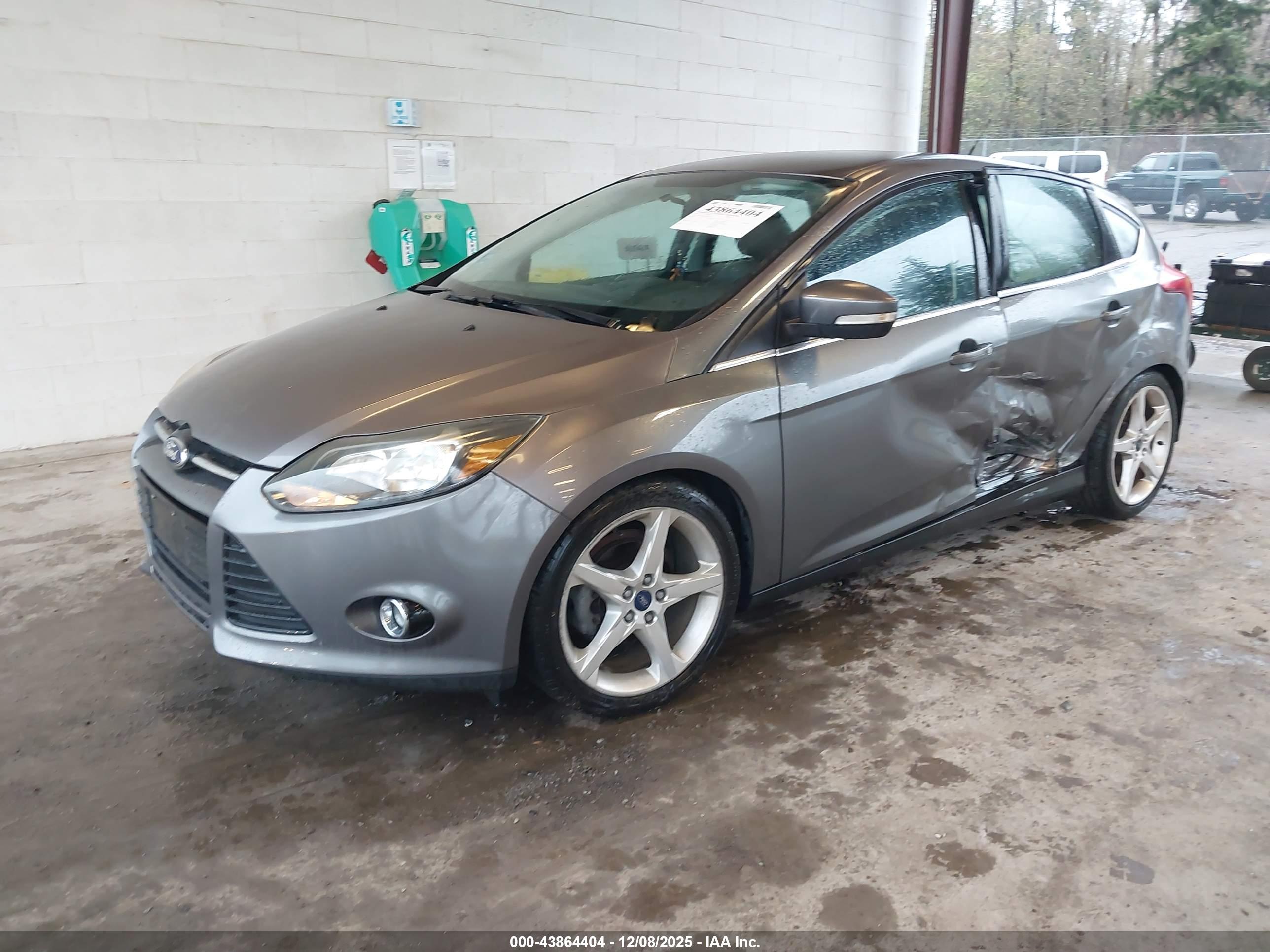 FORD FOCUS image 2