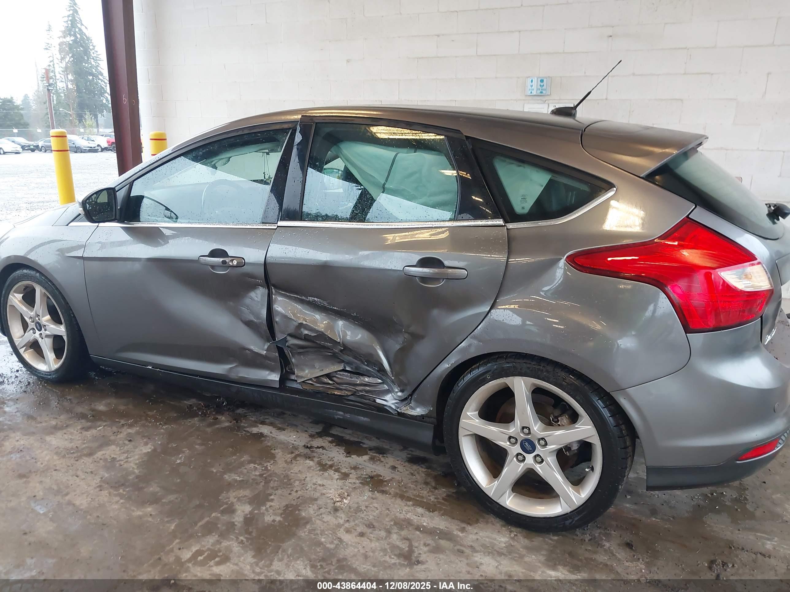 FORD FOCUS image 6