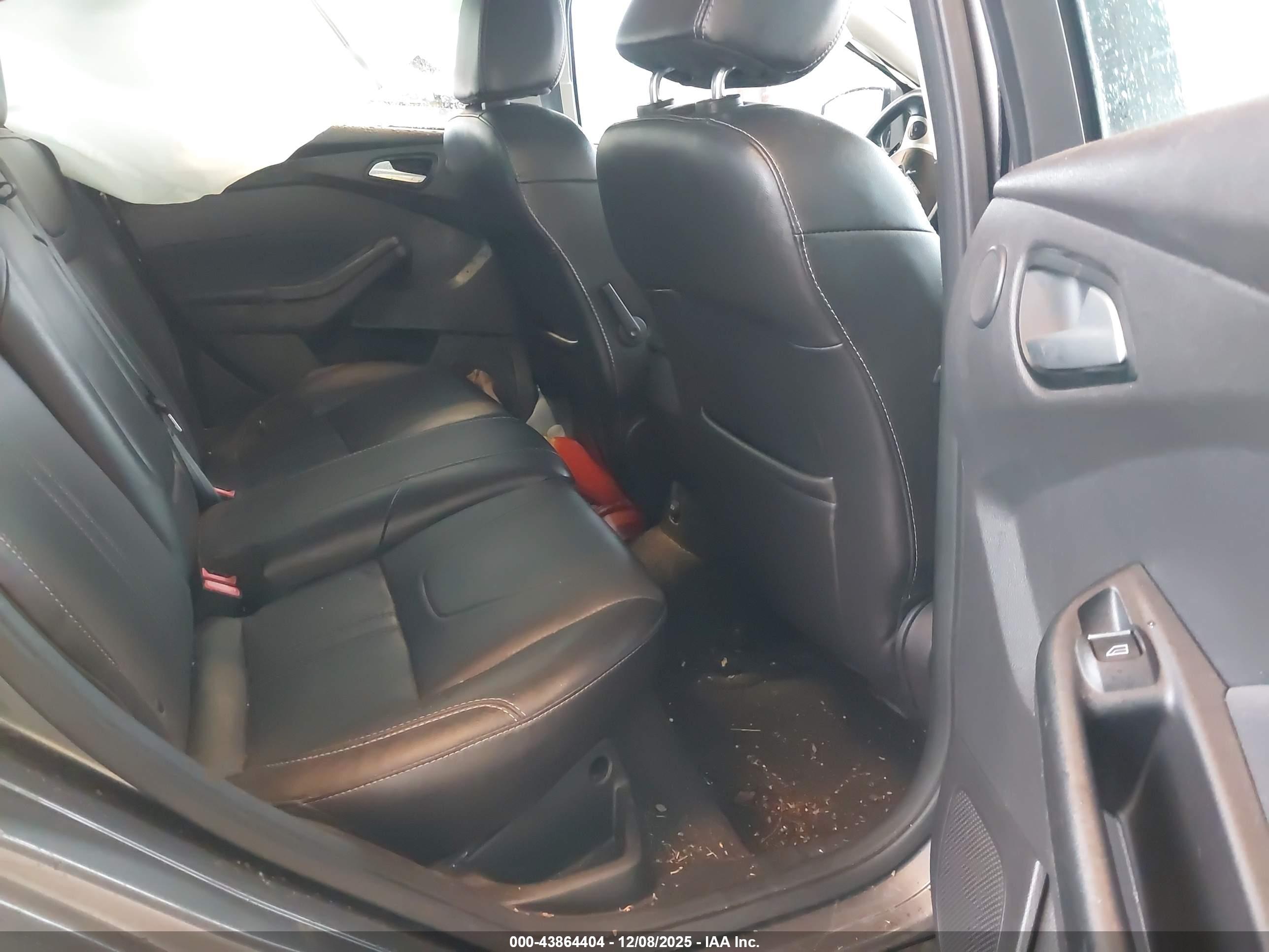 FORD FOCUS image 8