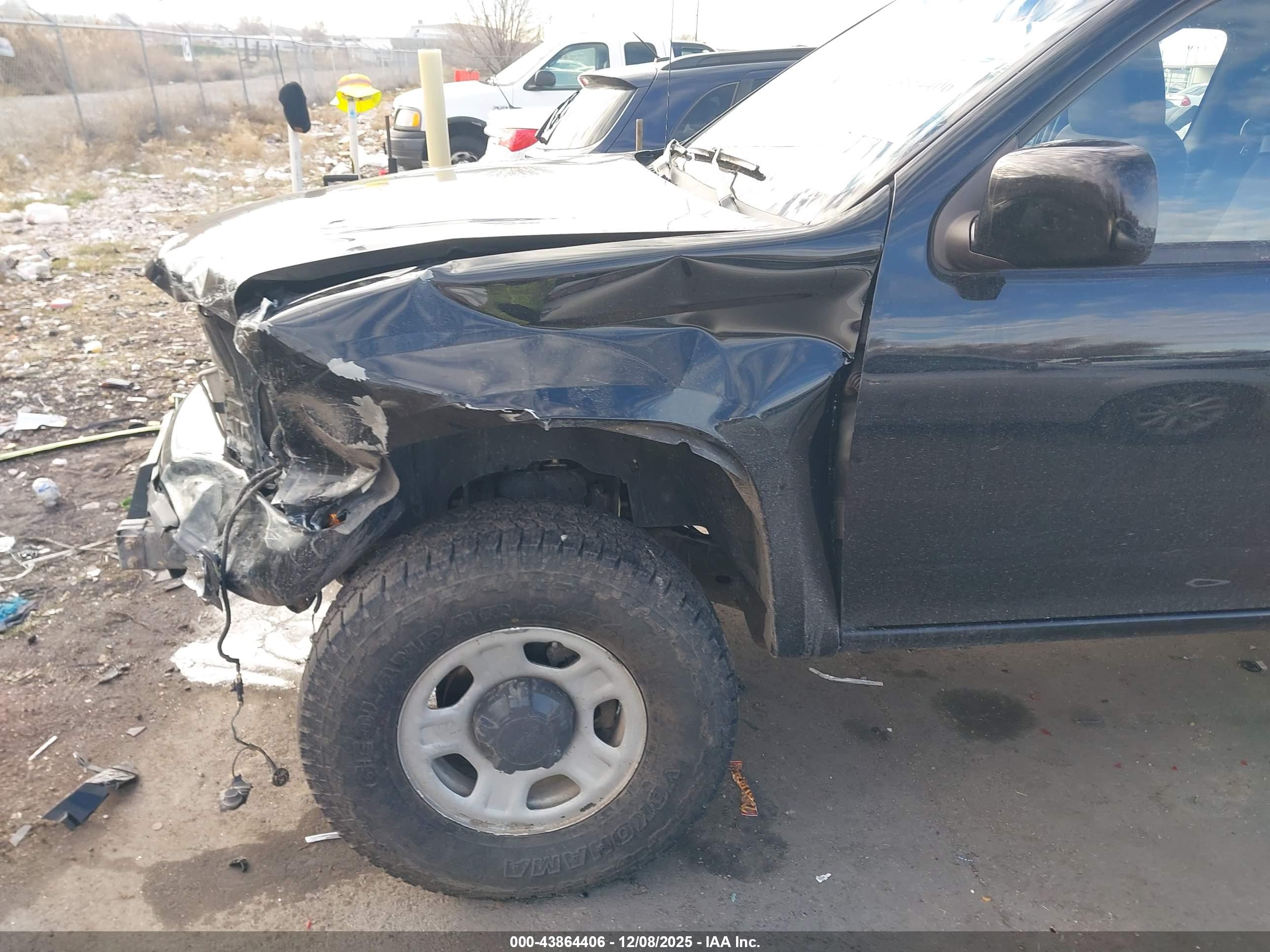 CHEVROLET COLORADO image 6