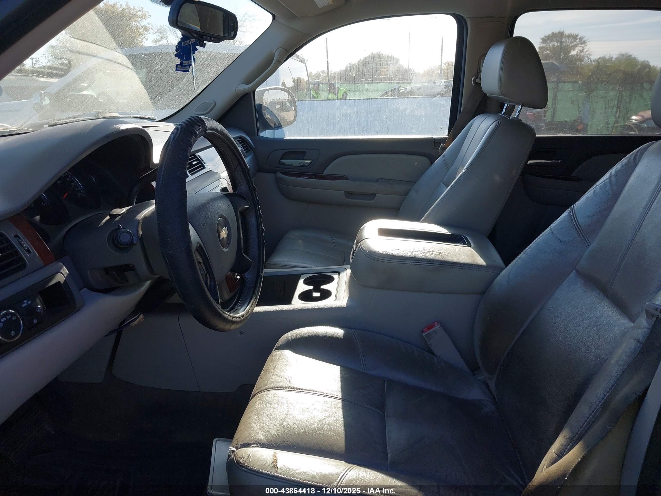 CHEVROLET TAHOE image 5