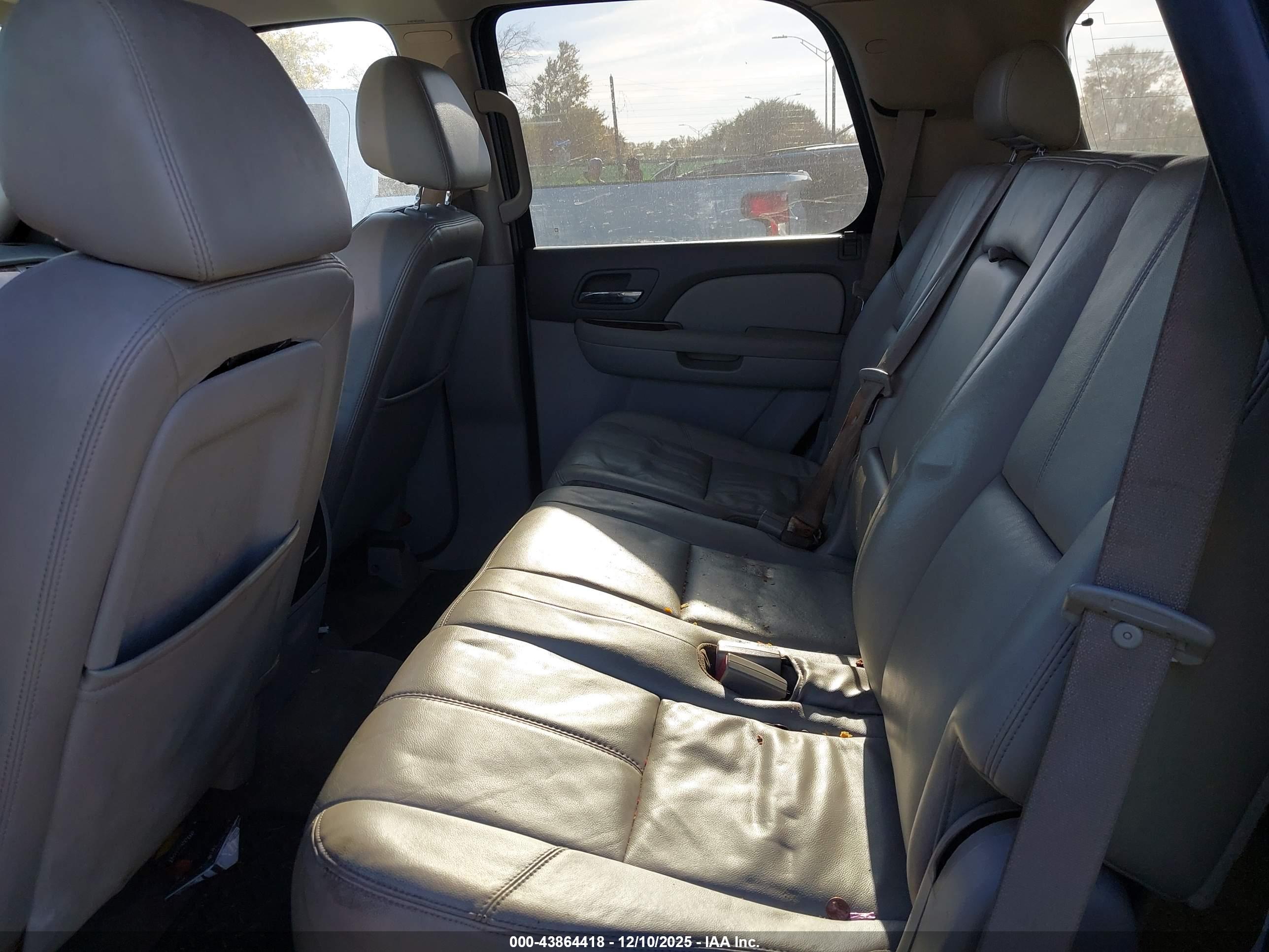 CHEVROLET TAHOE image 8