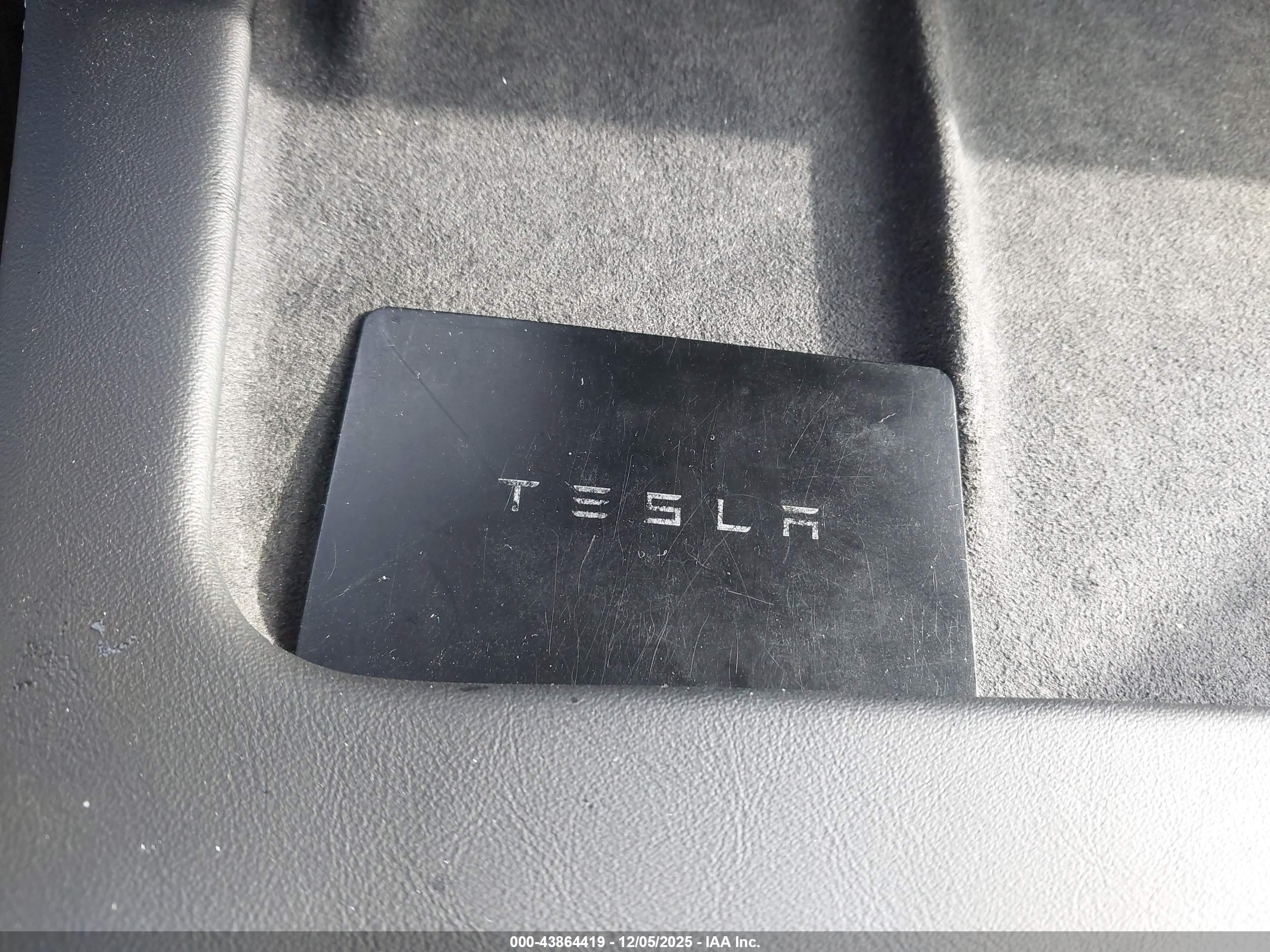 TESLA MODEL image 11