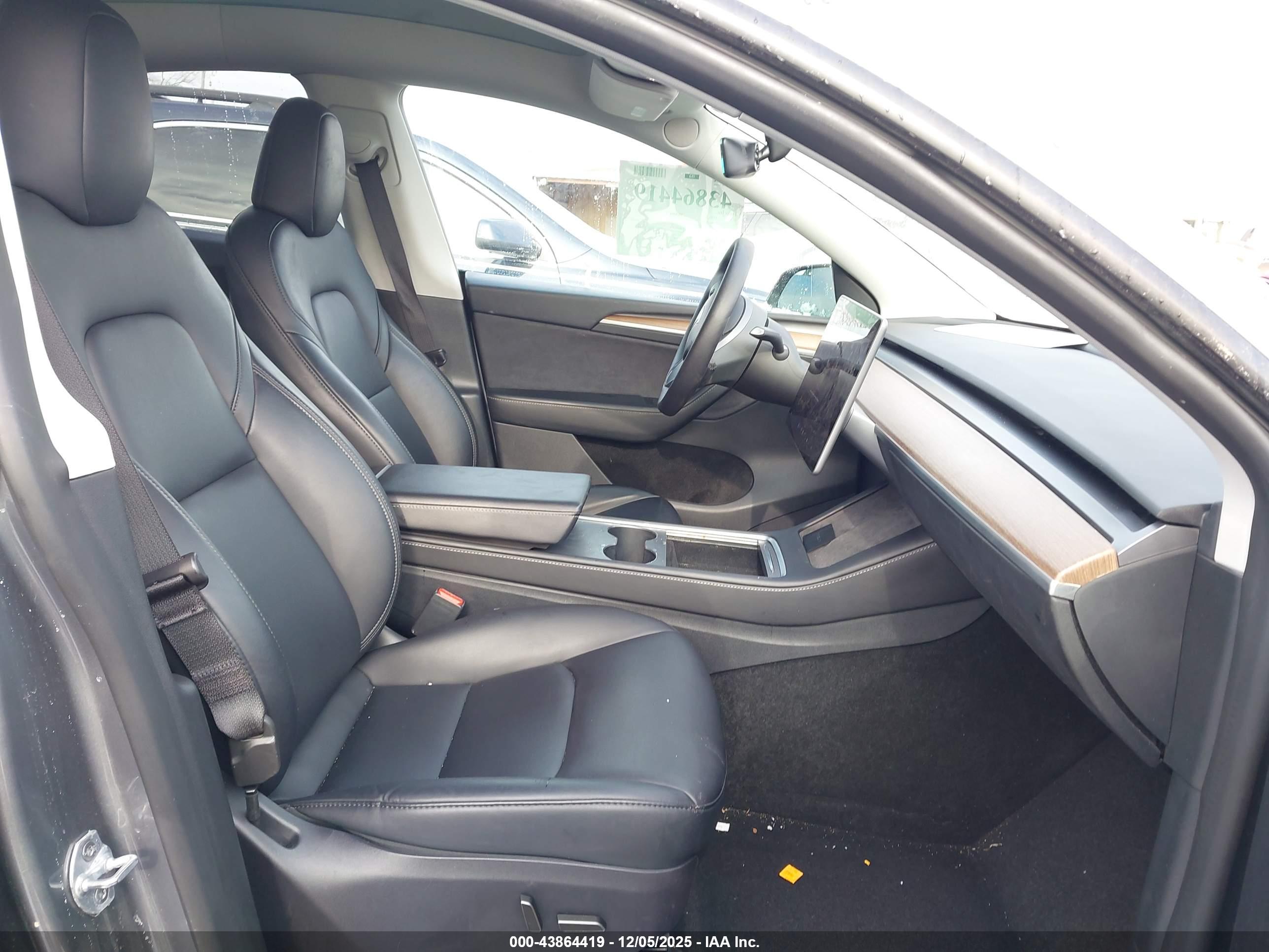 TESLA MODEL image 5