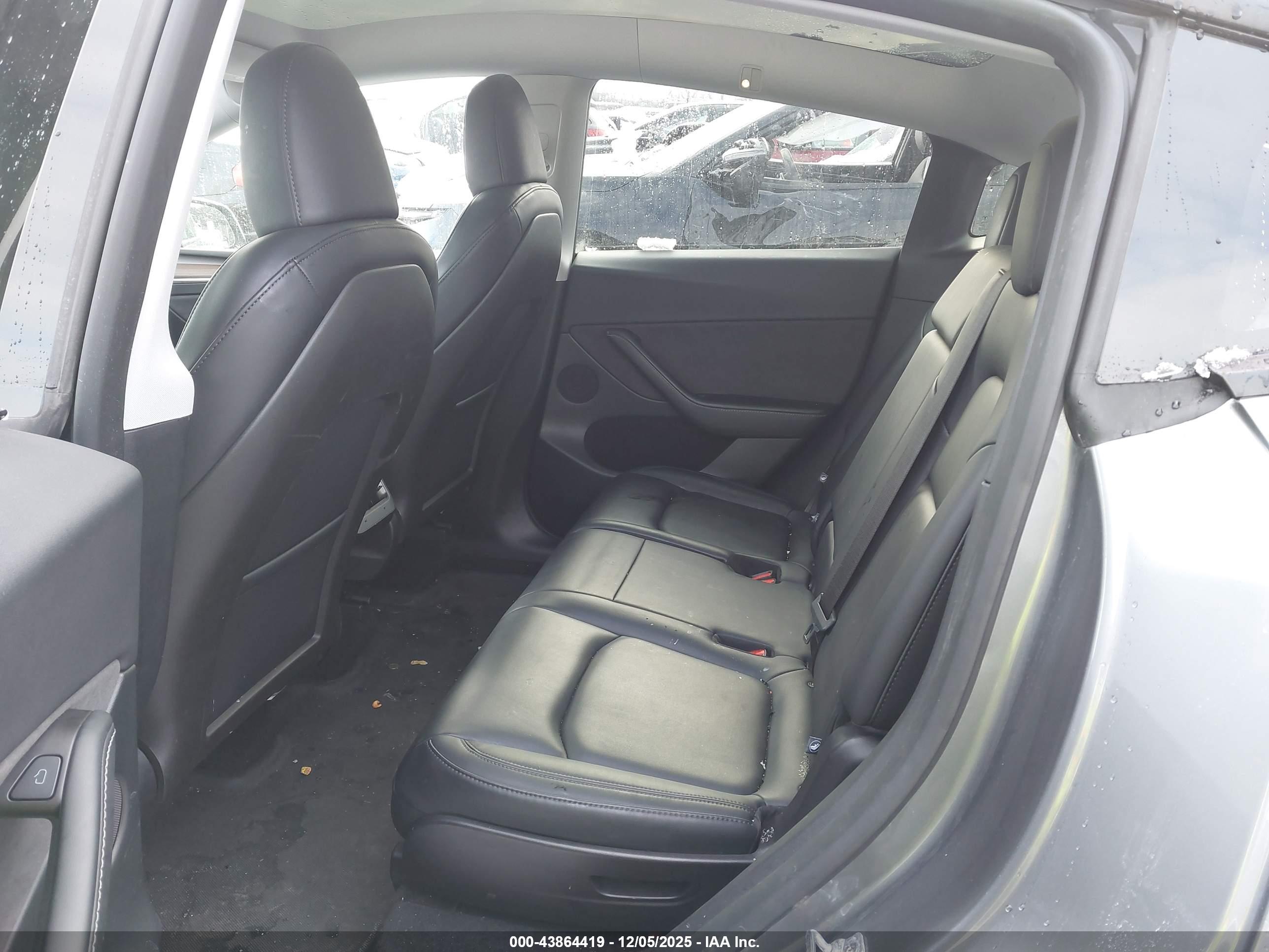 TESLA MODEL image 8